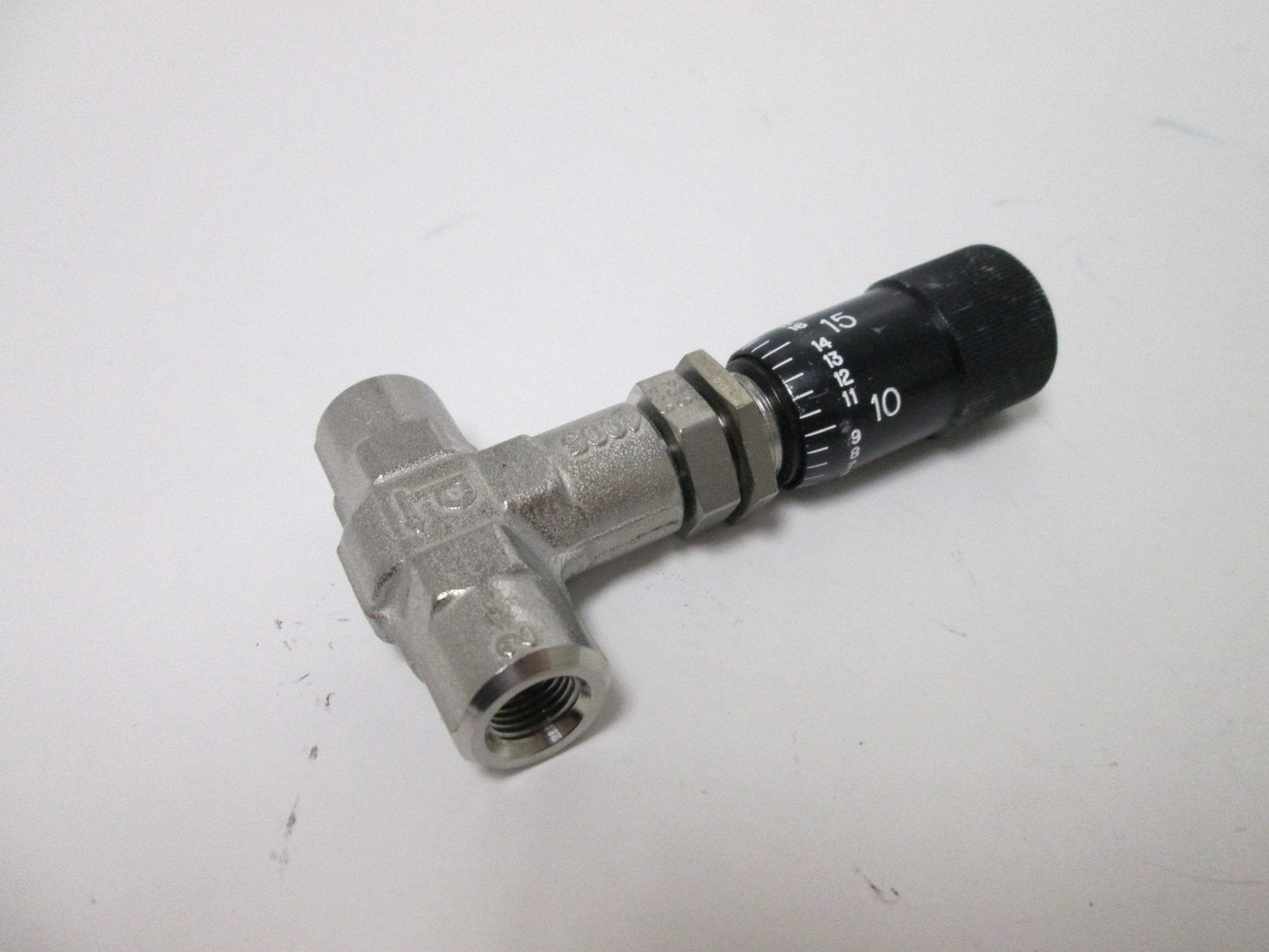 Used Parker 2F-NLL-BN-SS-V Metering Valve, Pressure: 1000psi, Ports: 1/8" NPT