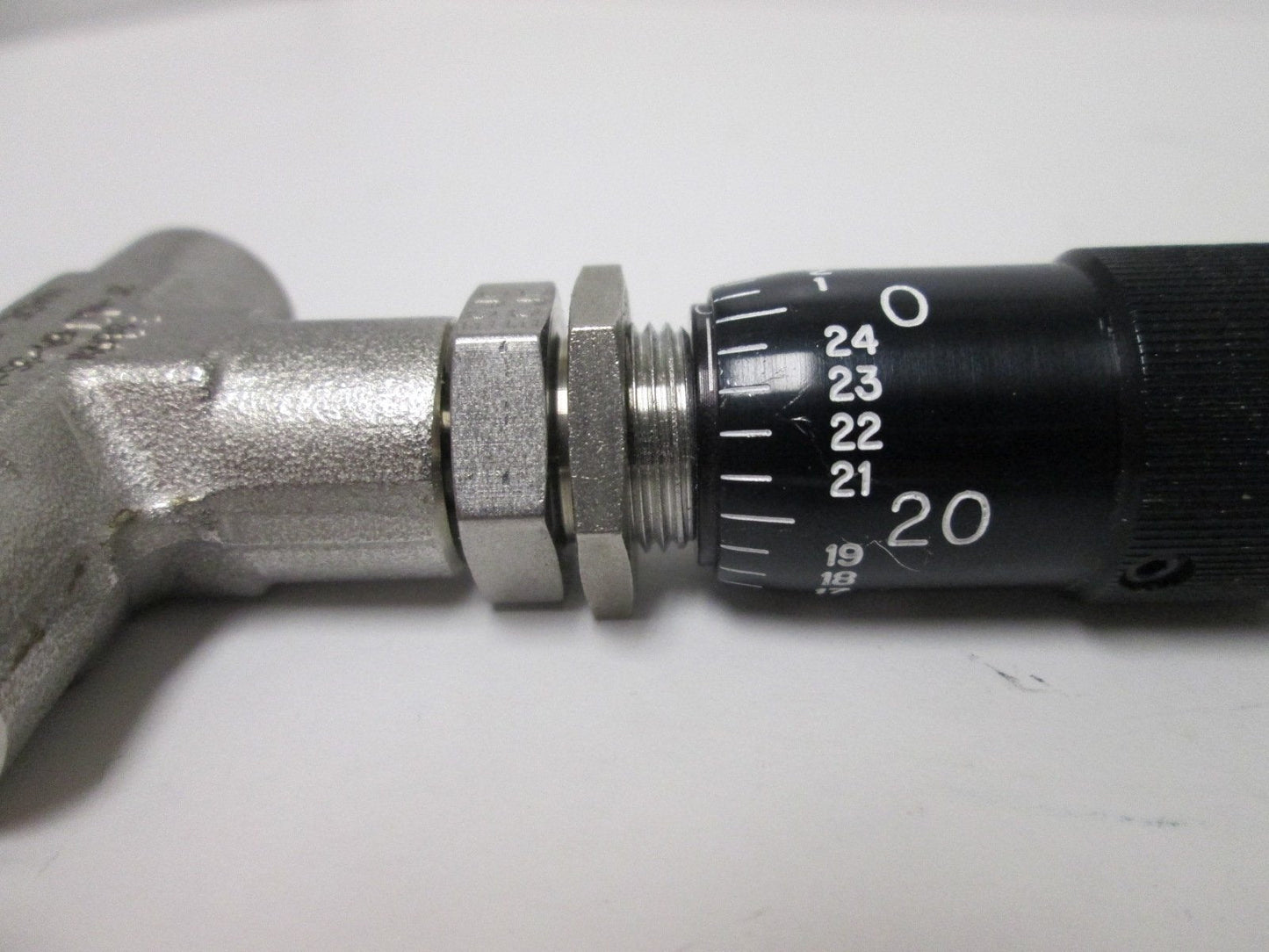Used Parker 2F-NLL-BN-SS-V Metering Valve, Pressure: 1000psi, Ports: 1/8" NPT
