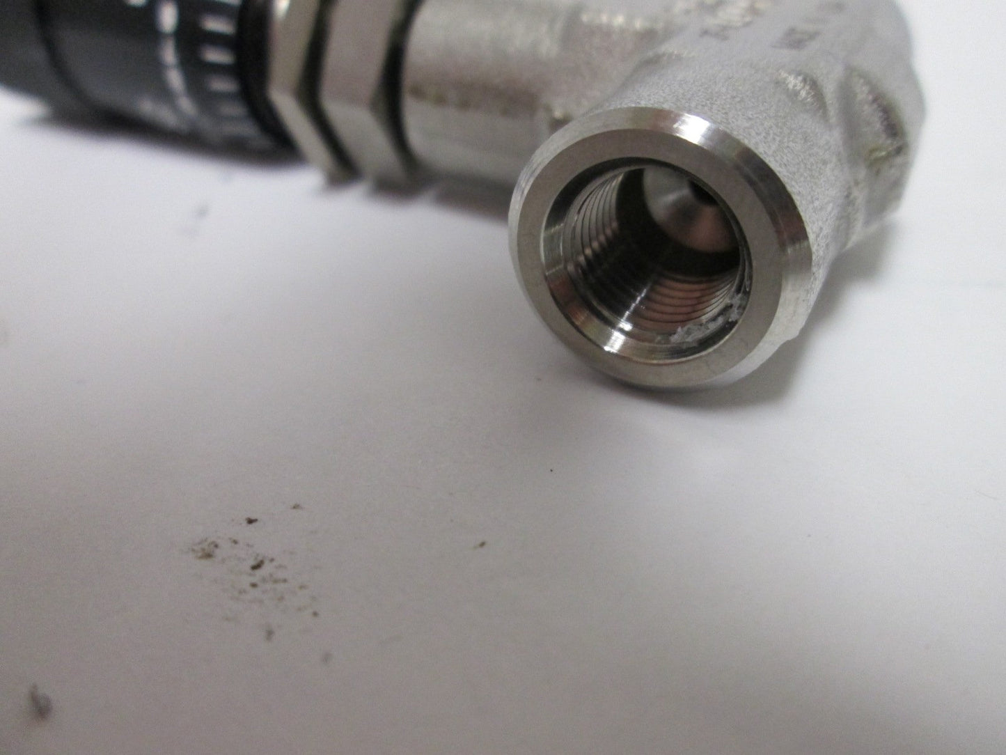 Used Parker 2F-NLL-BN-SS-V Metering Valve, Pressure: 1000psi, Ports: 1/8" NPT