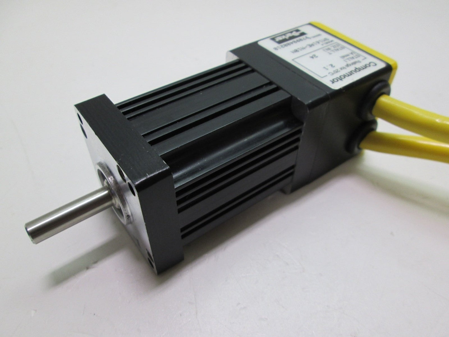 Used Parker Compumotor SM161AE-N10N Brushless Servo Motor 340V 2.1 A 0.250" Shaft