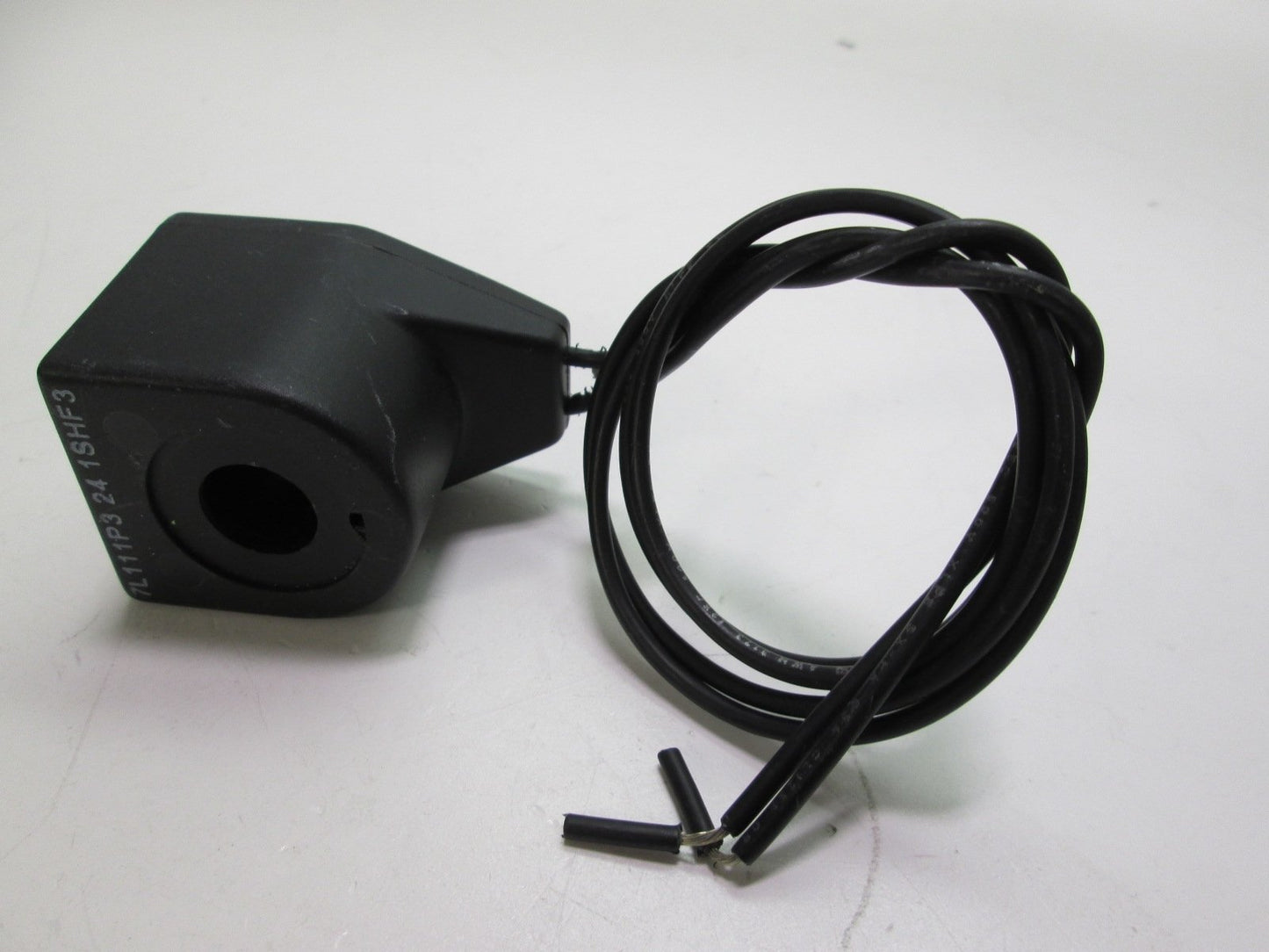 New – Open box Honeywell Parker NOL111P3 Skinner Valve 110-120VAC 1000PSI 10 Watts 1/16 Orifice