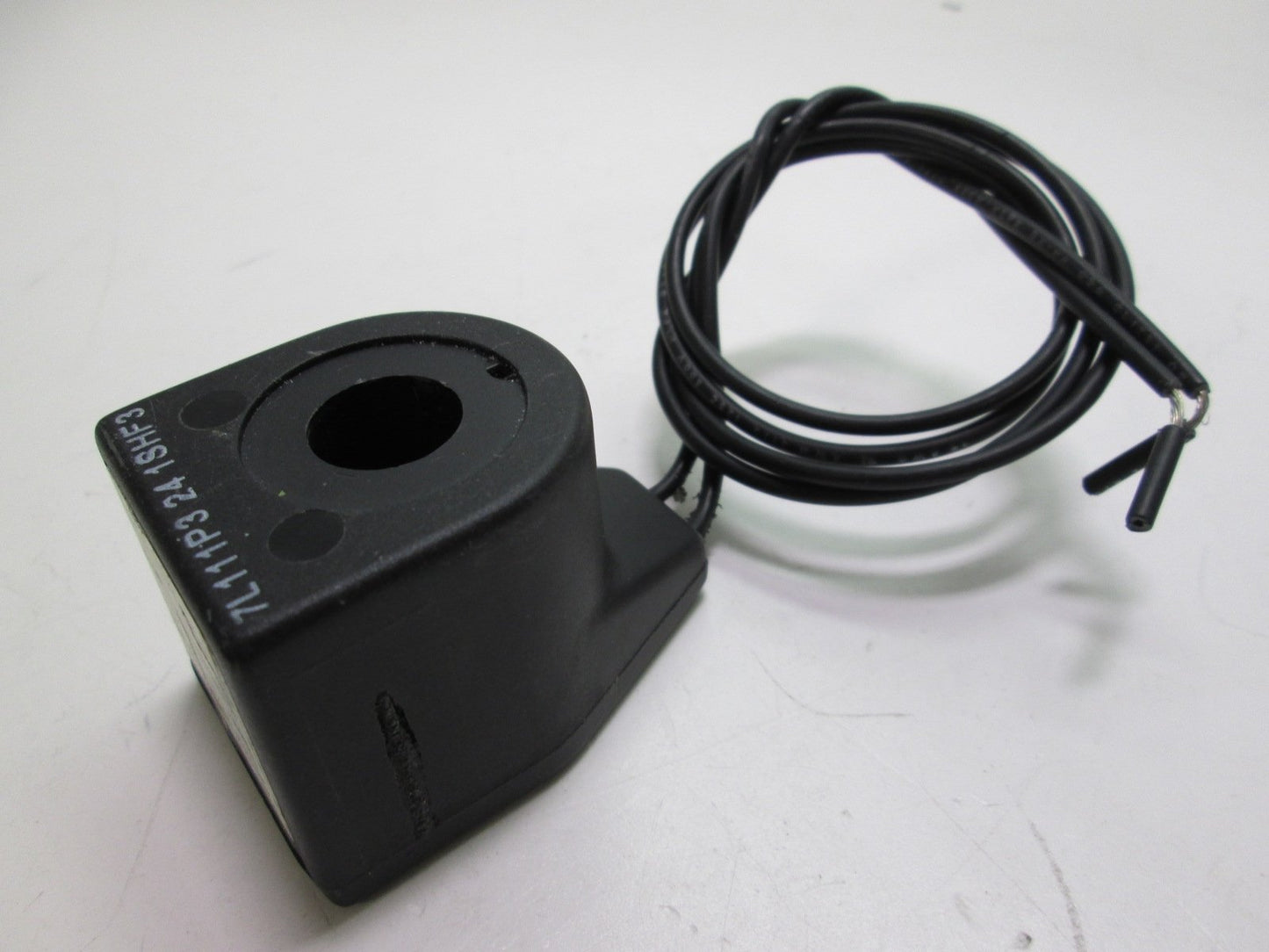 New – Open box Honeywell Parker NOL111P3 Skinner Valve 110-120VAC 1000PSI 10 Watts 1/16 Orifice