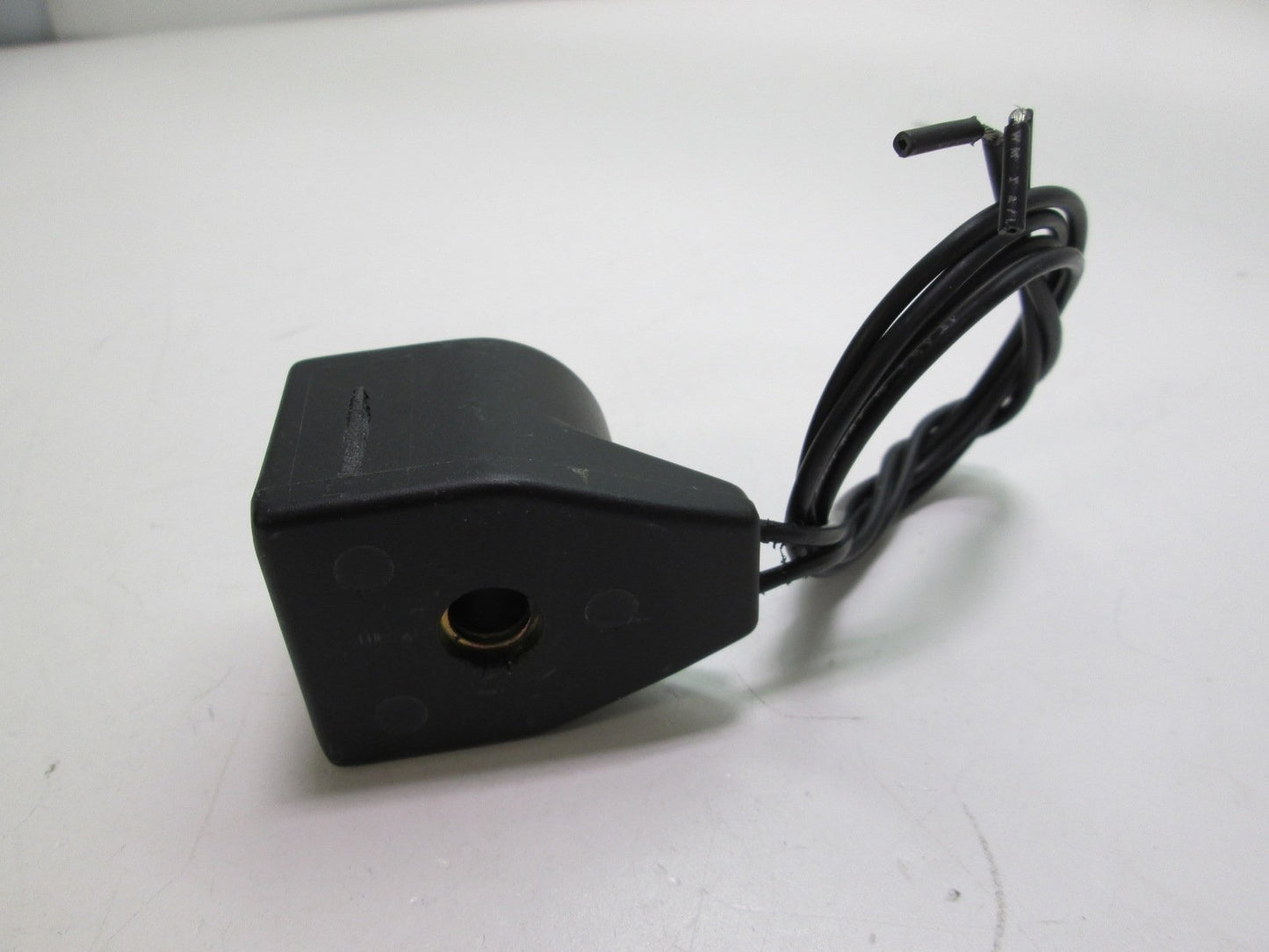 New – Open box Honeywell Parker NOL111P3 Skinner Valve 110-120VAC 1000PSI 10 Watts 1/16 Orifice