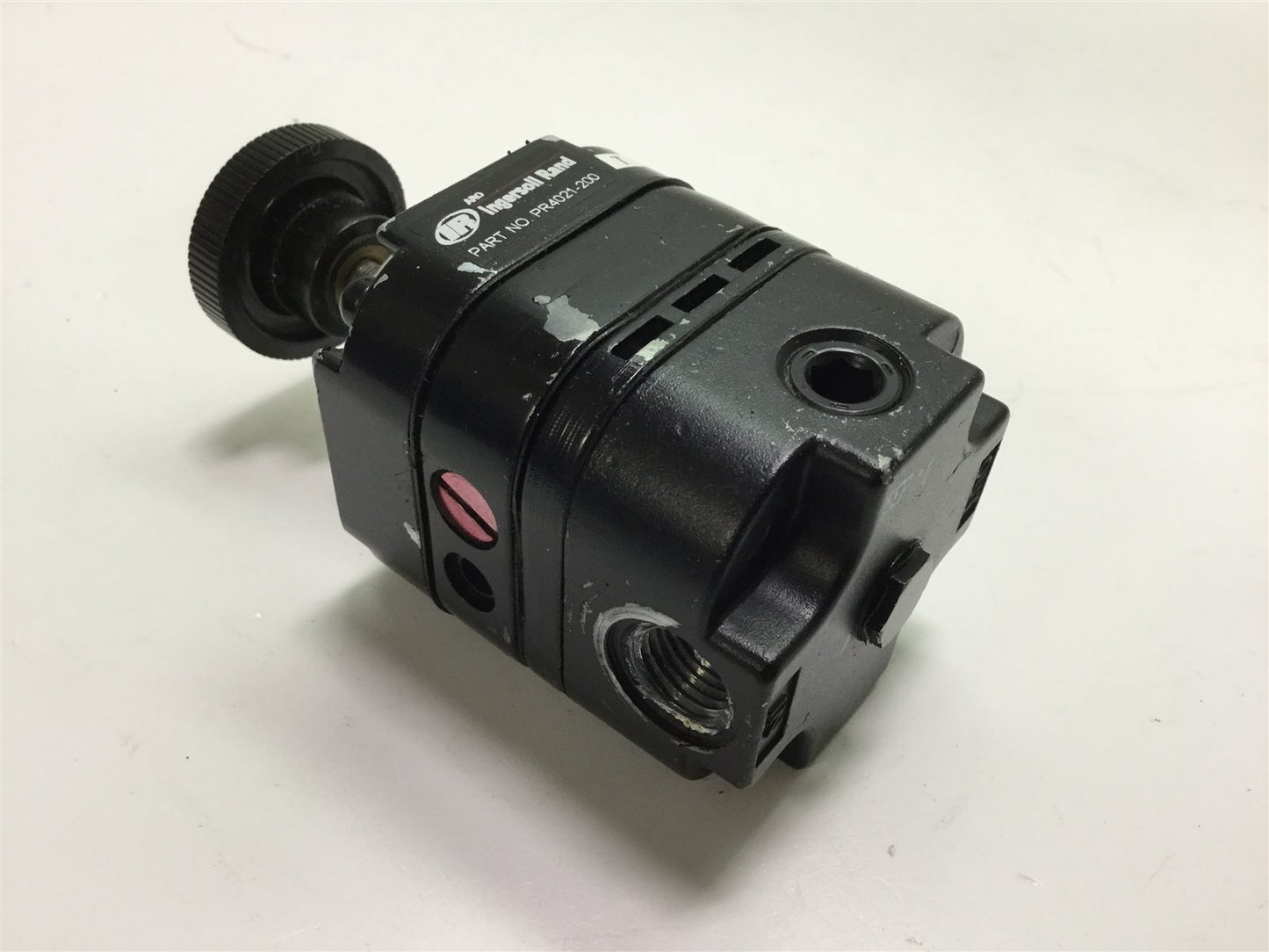 Used ARO Ingersoll Rand PR4021-200 Pneumatic Air Regulator, Ports: 1/4" NPT, 150psi