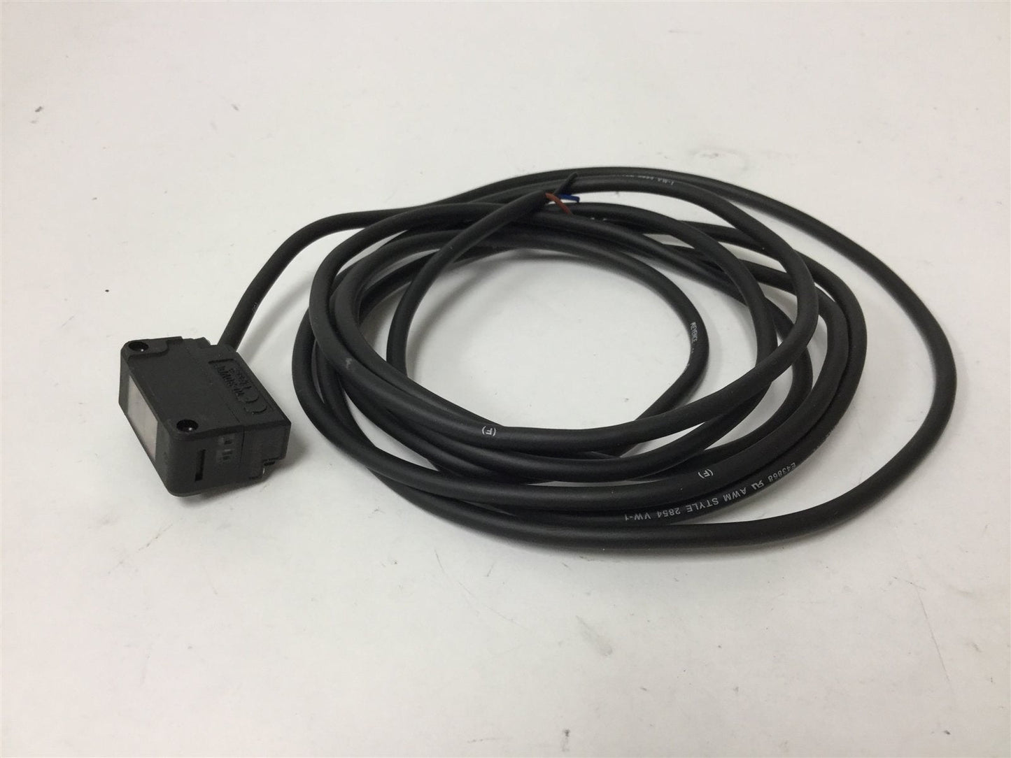 Used Keyence PZ-G51PR Photoelectric Sensor, Built-In Amplifier, Voltage: 10-30VDC
