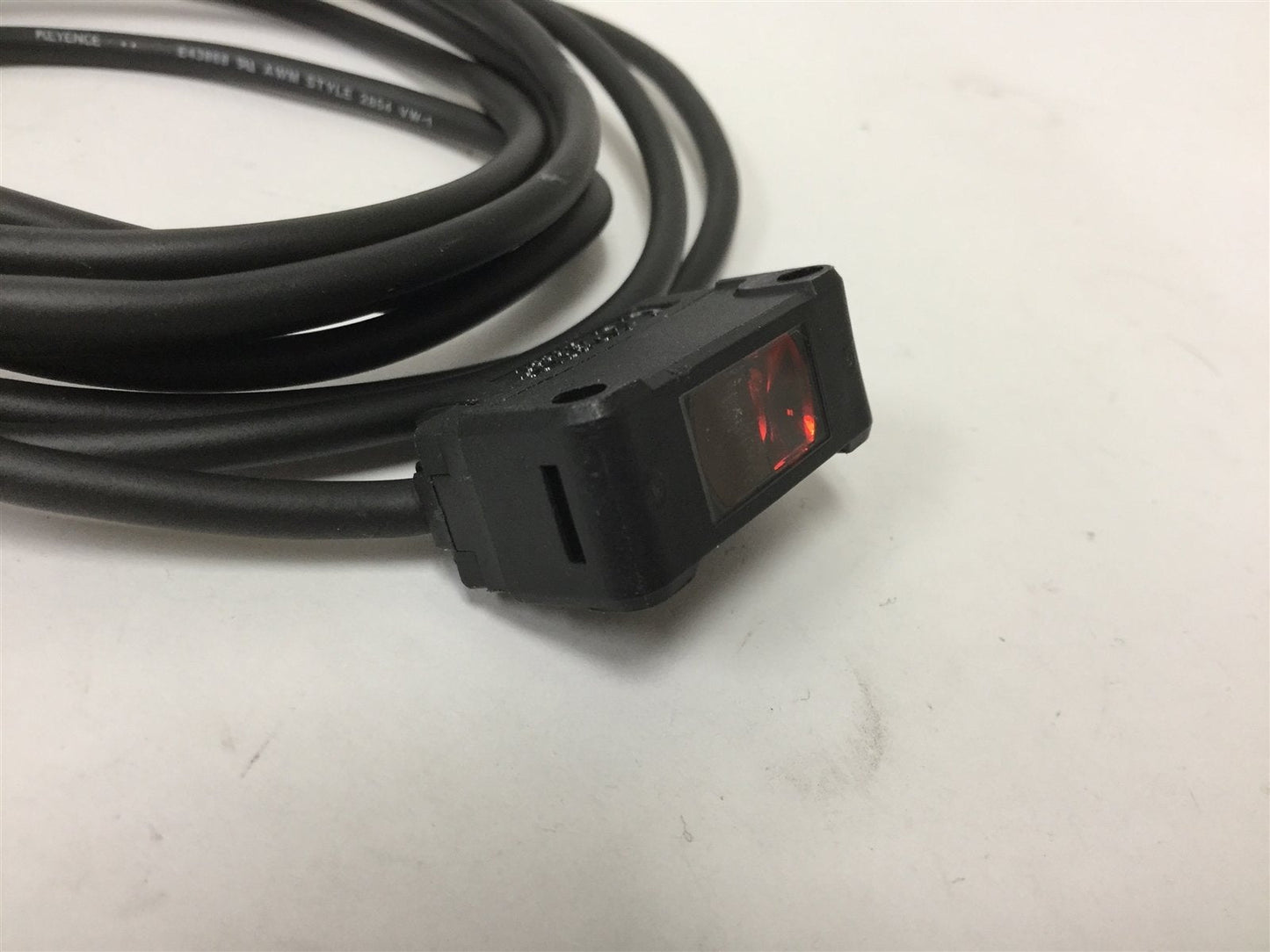 Used Keyence PZ-G51PR Photoelectric Sensor, Built-In Amplifier, Voltage: 10-30VDC