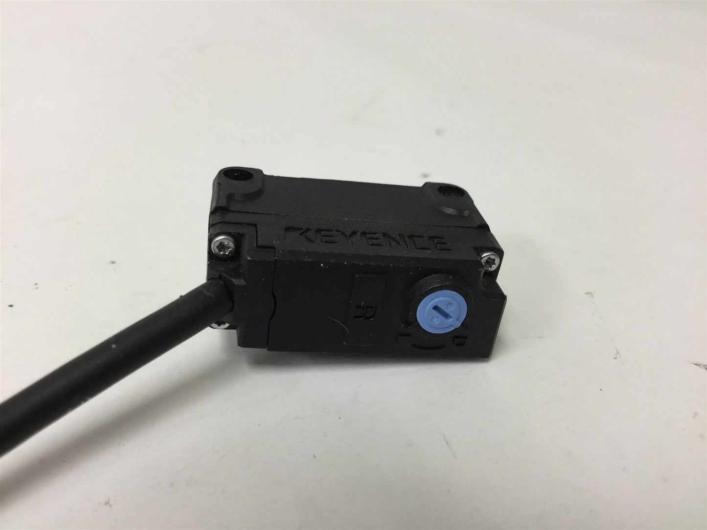 Used Keyence PZ-G51PR Photoelectric Sensor, Built-In Amplifier, Voltage: 10-30VDC