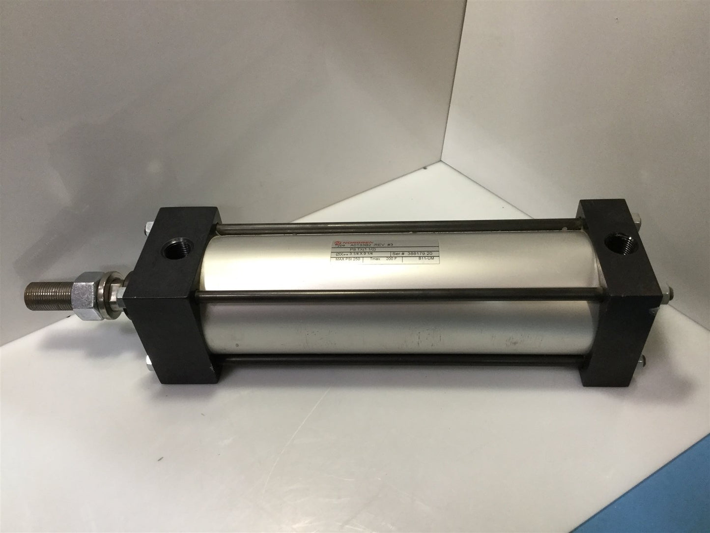 Used Norgren A0133B2 Rev 3 NFPA Pneumatic Aluminum Cylinder 1.5" Bore 3.25 x 9.25