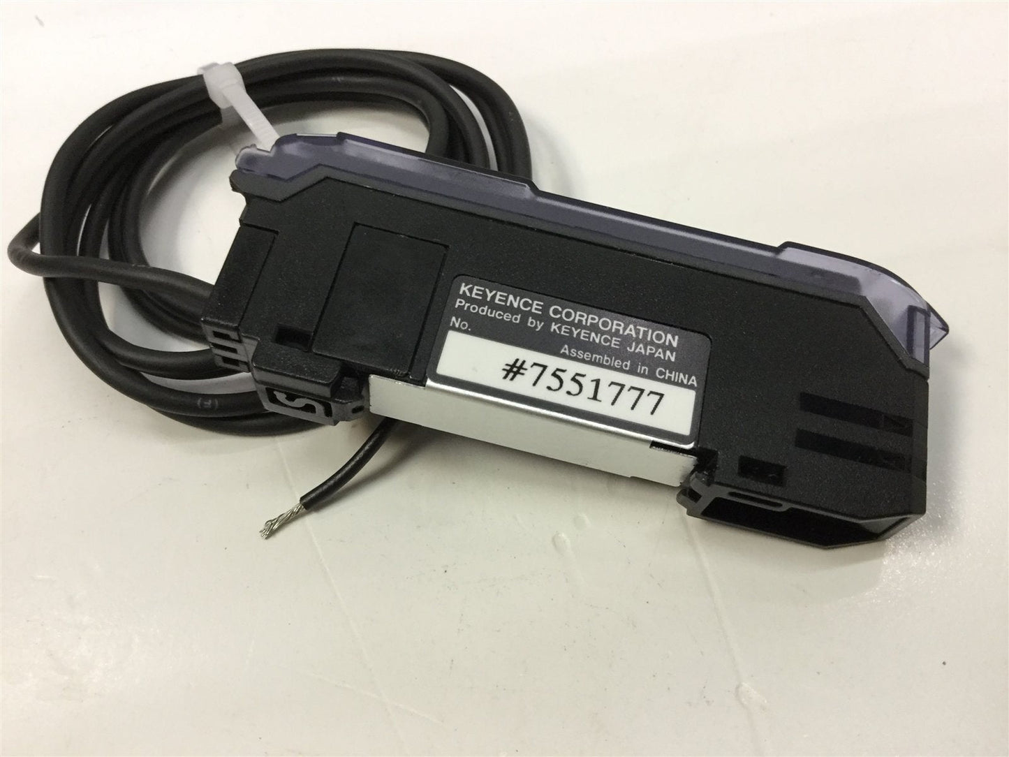 Used Keyence FS-V32 Fiber Optic Photoelectric Sensor Amplifier Red 640nm 12-24VDC NPN