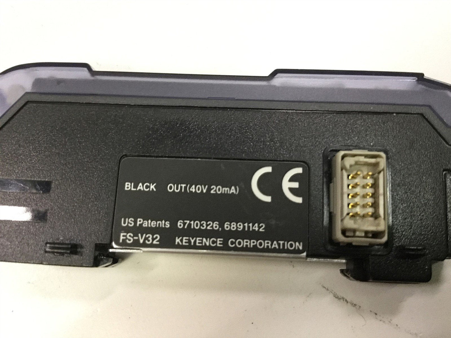 Used Keyence FS-V32 Fiber Optic Photoelectric Sensor Amplifier Red 640nm 12-24VDC NPN