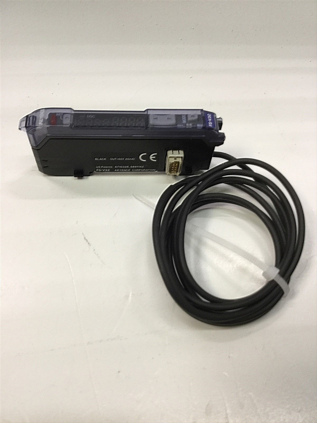 Used Keyence FS-V32 Fiber Optic Photoelectric Sensor Amplifier Red 640nm 12-24VDC NPN
