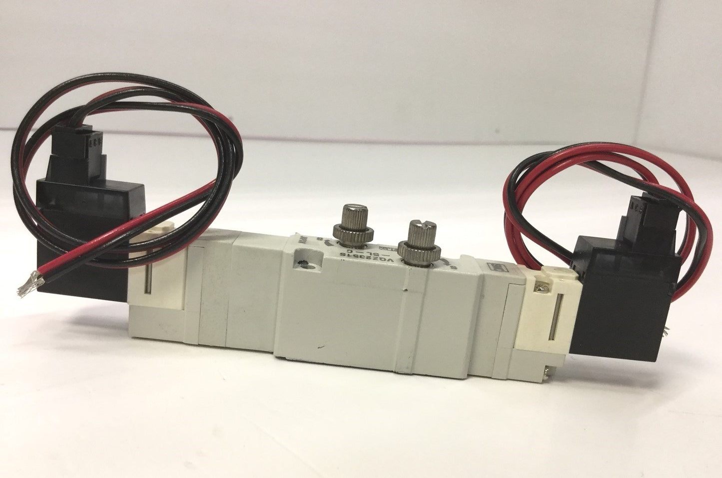 Used SMC VQZ2351S-5L-C Double Solenoid Pneumatic Air Valve, 5-Port 3-Position 24VDC