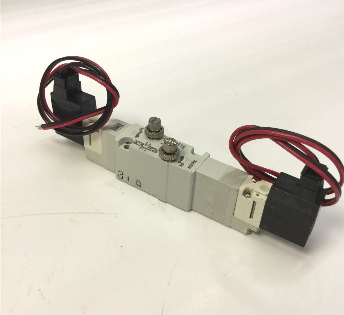 Used SMC VQZ2351S-5L-C Double Solenoid Pneumatic Air Valve, 5-Port 3-Position 24VDC