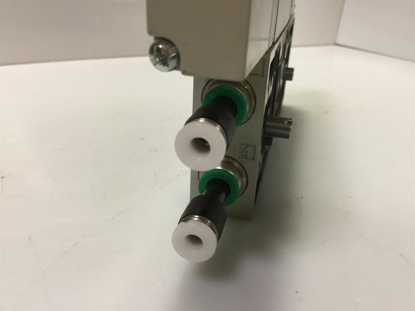 Used Numatics 052BB4Z2ML00061 4-Way 2-Pos Double Solenoid Valve 24VDC w/DBL Z Block