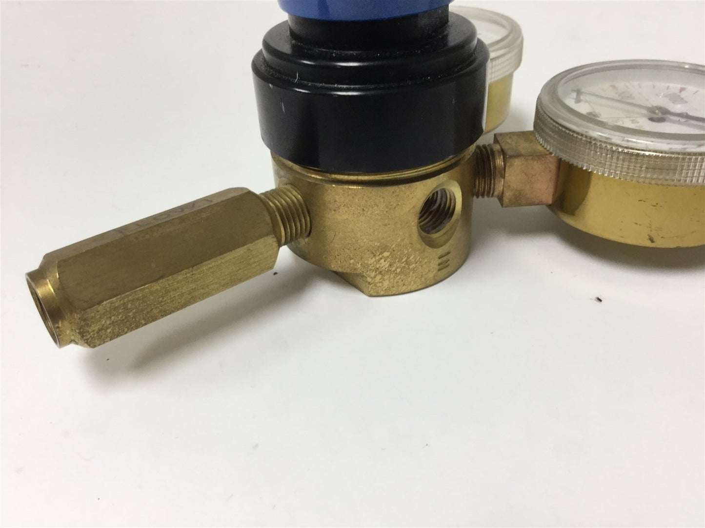 Used Gas Regulator With 20-400psi and 100-3000psi Gauges, Ports: 1/4" NPT, 0-250psi