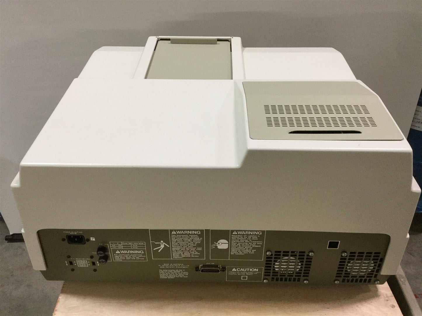 For parts or not working Cary 1C UV-Visible Spectrophotometer 100-240VAC *Power On Tested, UV Lamp On*