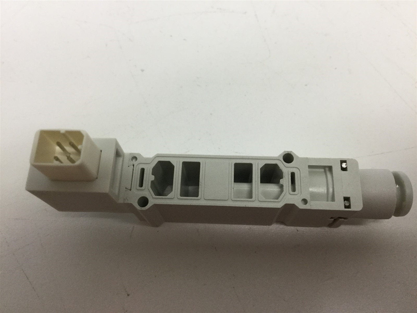 New Lot of 5 New SMC SY30M-38-1A-C6 Supply Spacer, Fittings: 6mm For SY3000 Manifold