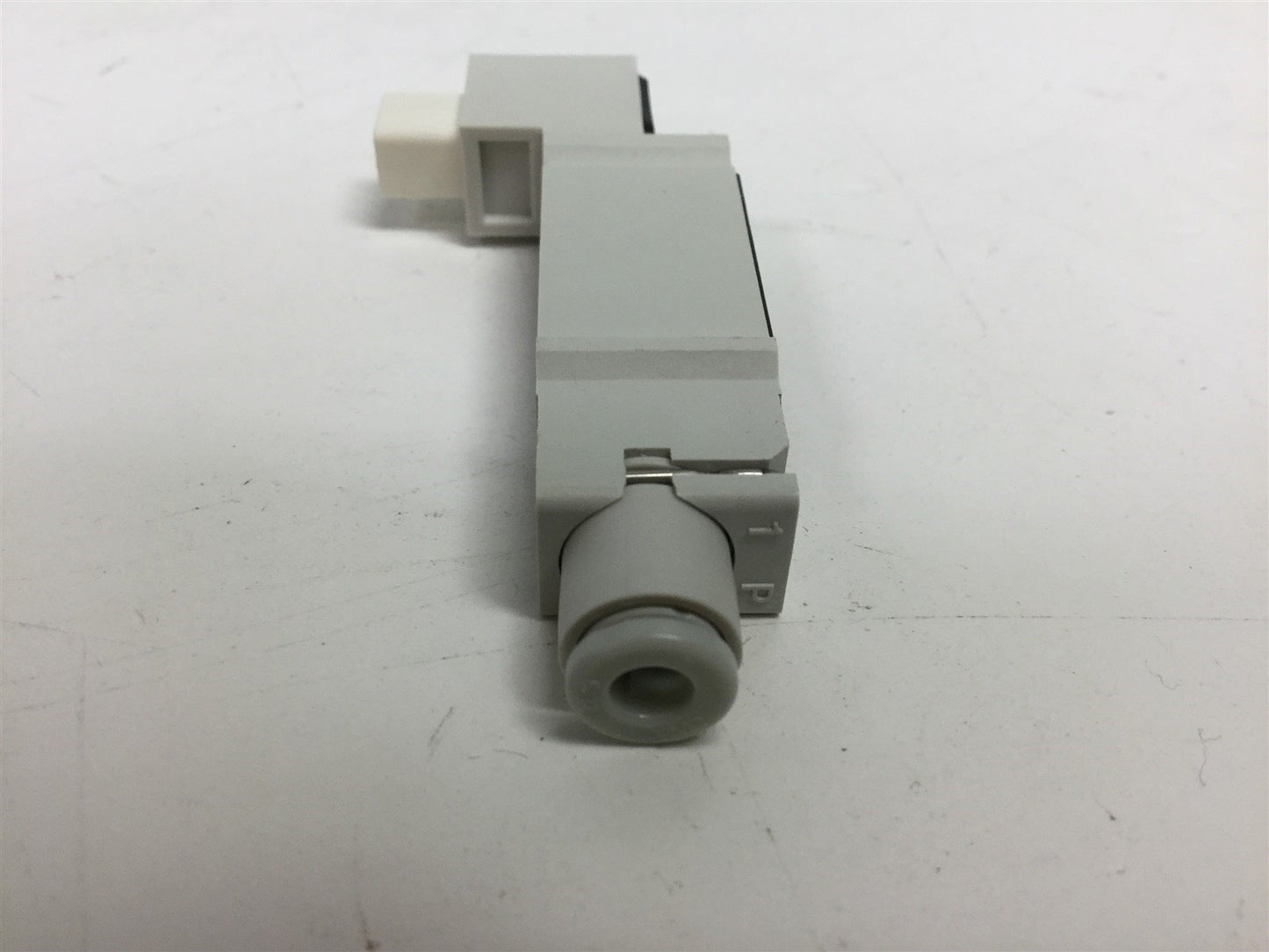 New Lot of 5 New SMC SY30M-38-1A-C6 Supply Spacer, Fittings: 6mm For SY3000 Manifold
