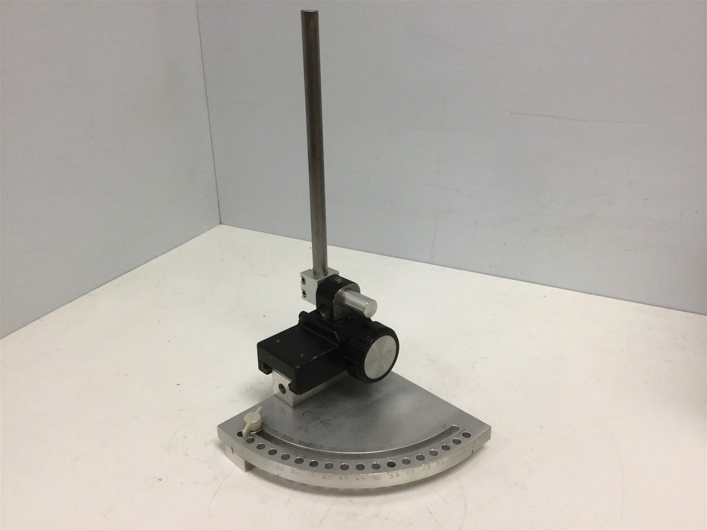 Used Rotating Rod Stand With Linear Position Slide, 90 Deg of Movement, Height: 12.5"