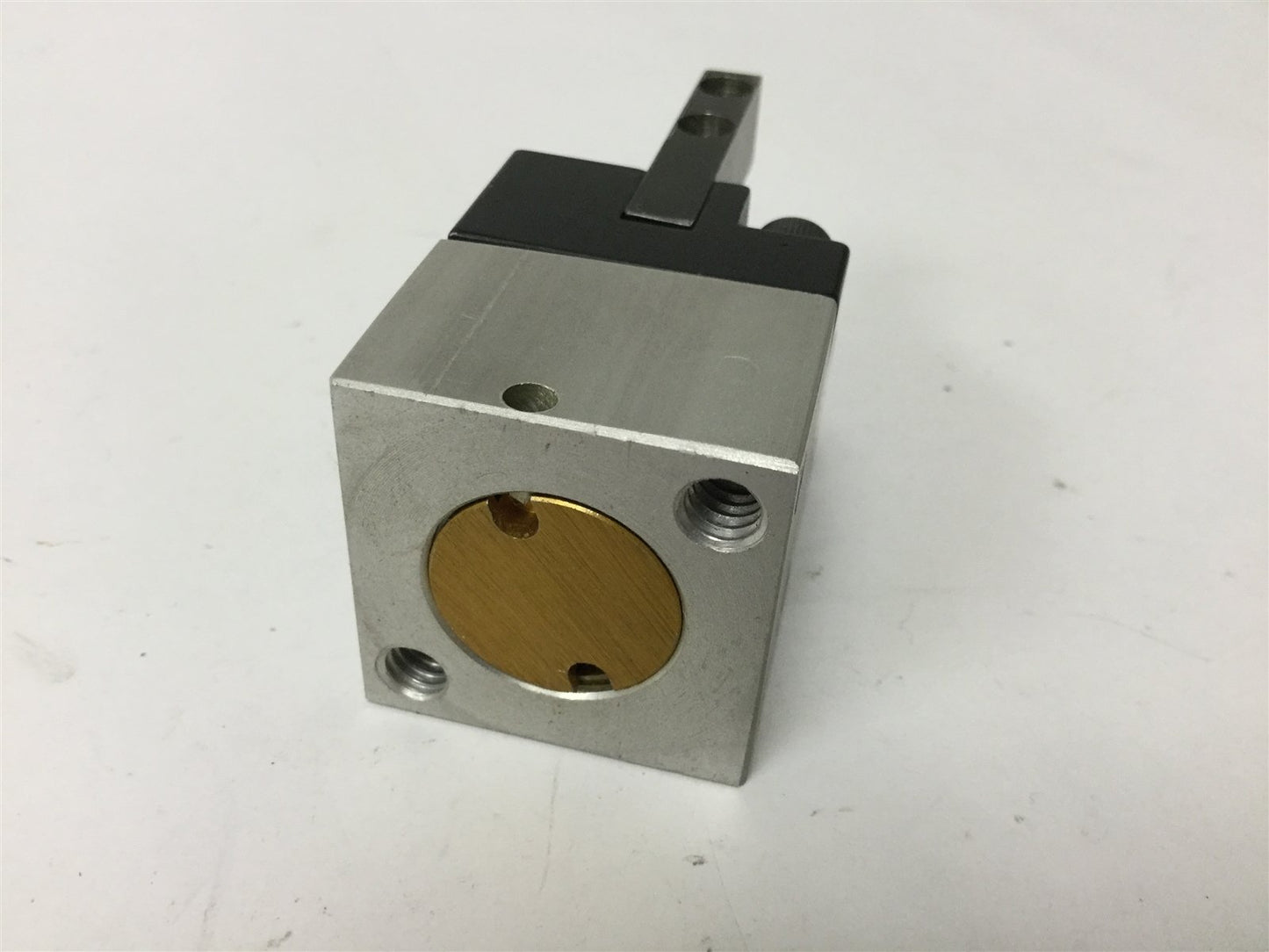 Used Compact SG072-1 Pneumatic Gripper, Bore: 3/4", Finger Length: 3/4", #10-32 Ports