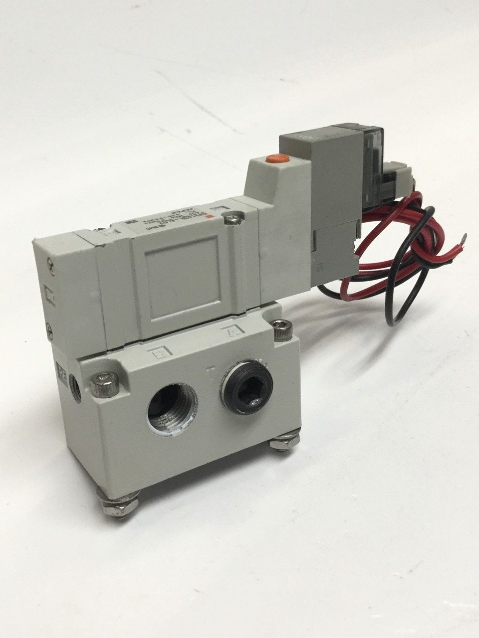 Used SMC SY3140R-6LOZ Air Pneumatic Electric Solenoid Valve Base Mount 12VDC 0.7MPa