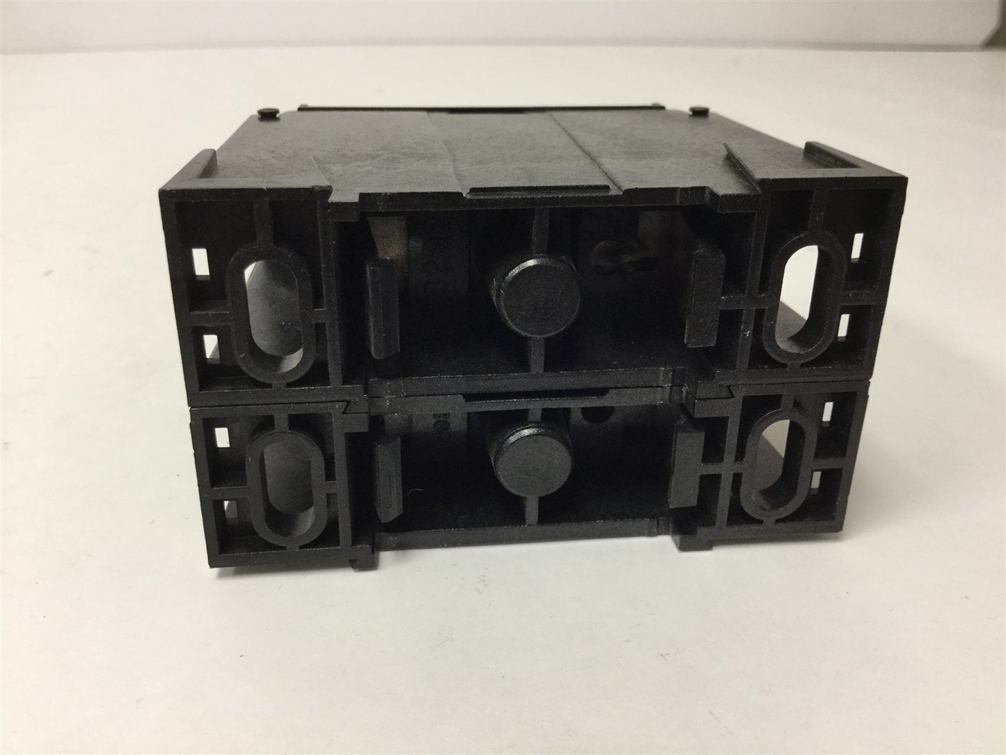 Used Marathon 1322570 Power Distribution Block, 2-Pole, 1 to 4, Rating: 600V 175A