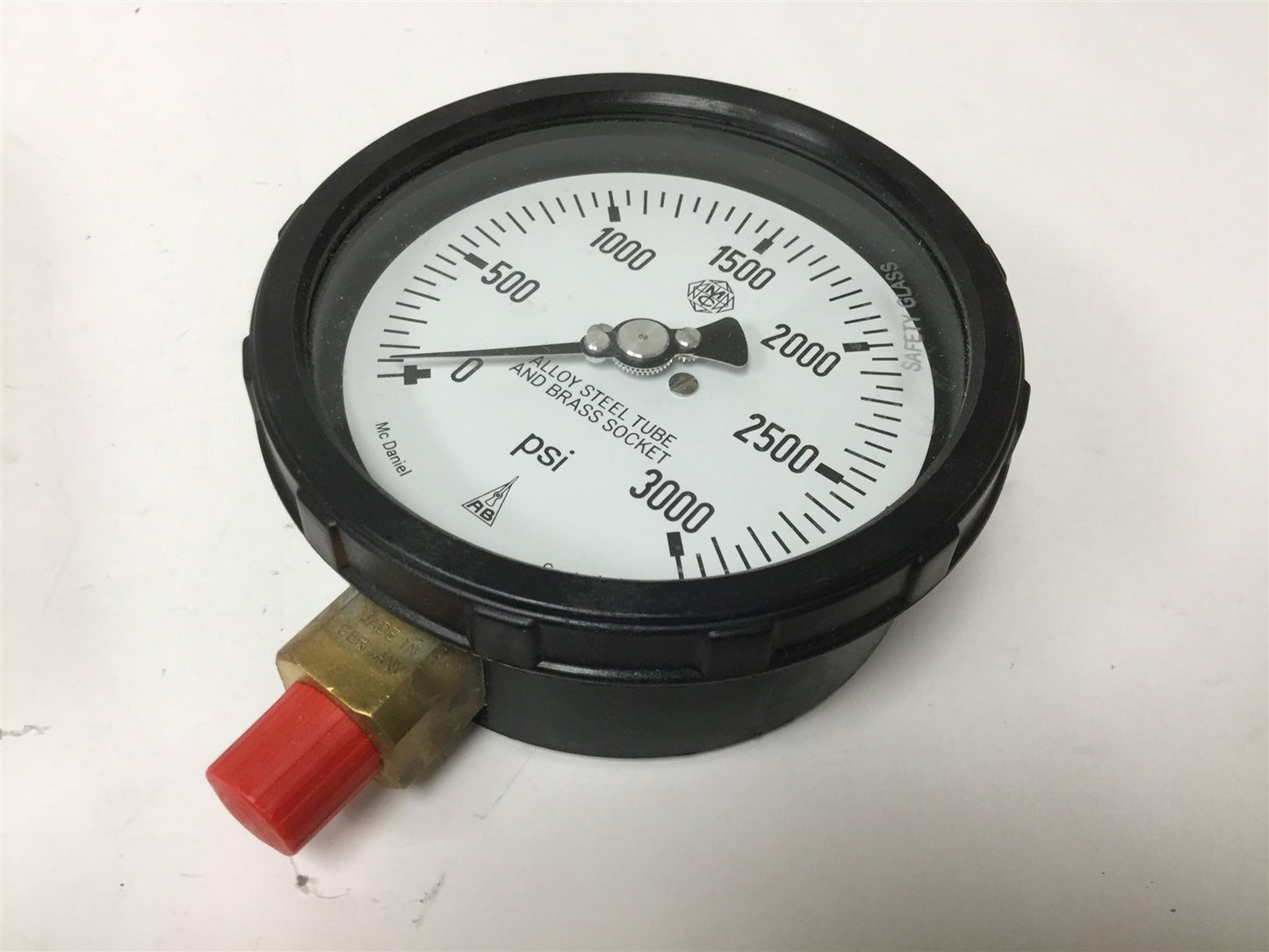 Used McDaniel Controls AB 50111 Pressure Gauge, Range: 0-3000psi, Connection 1/4" NPT