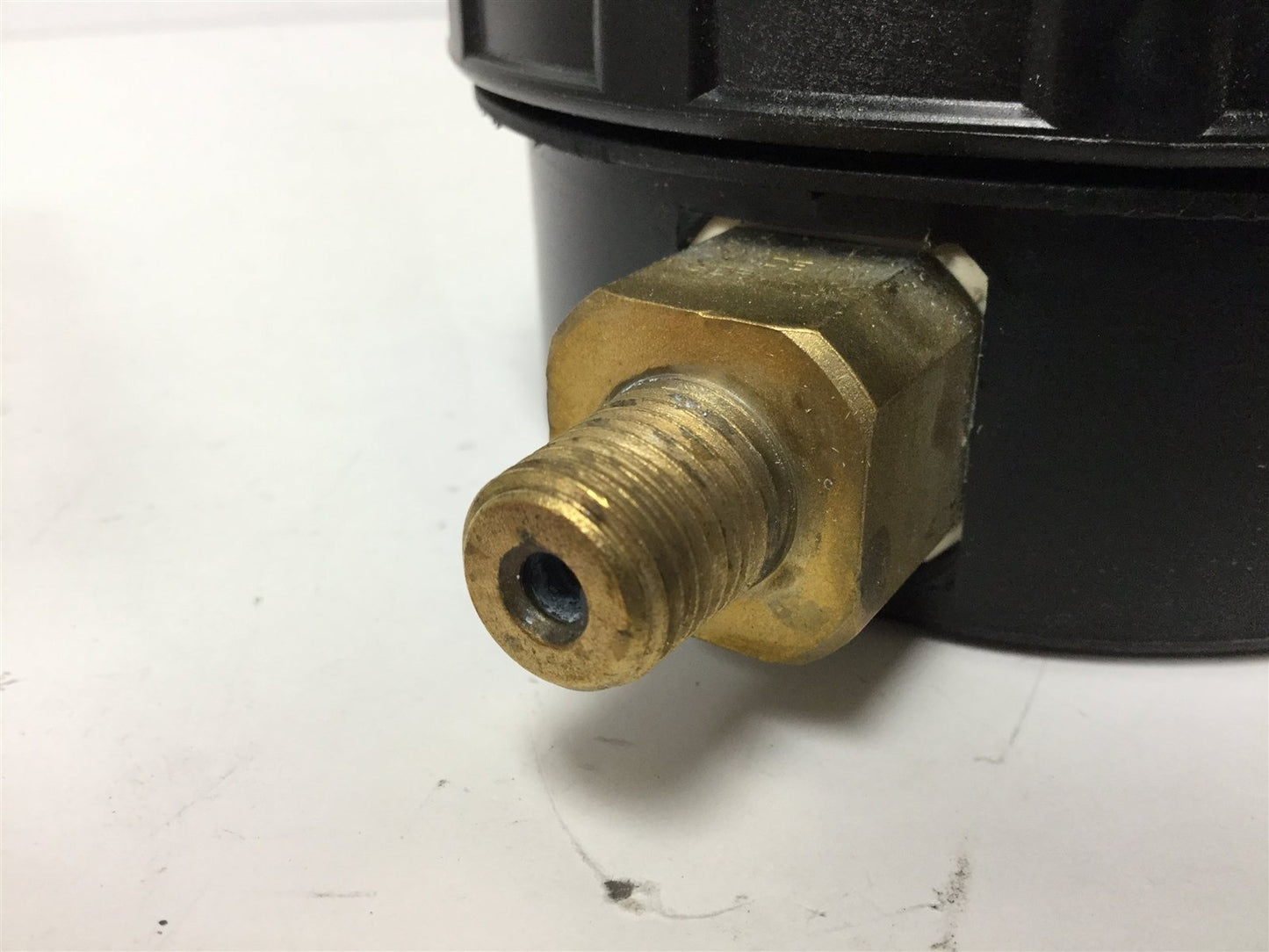 Used McDaniel Controls AB 50111 Pressure Gauge, Range: 0-3000psi, Connection 1/4" NPT