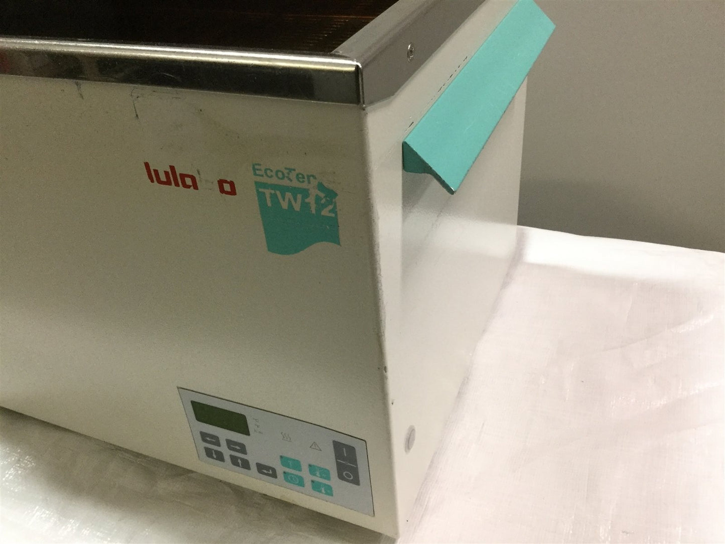 Used Julabo TW12 Heated Lab Water Bath PID Digital Control 99.9-C 12-Liters 115VAC-2