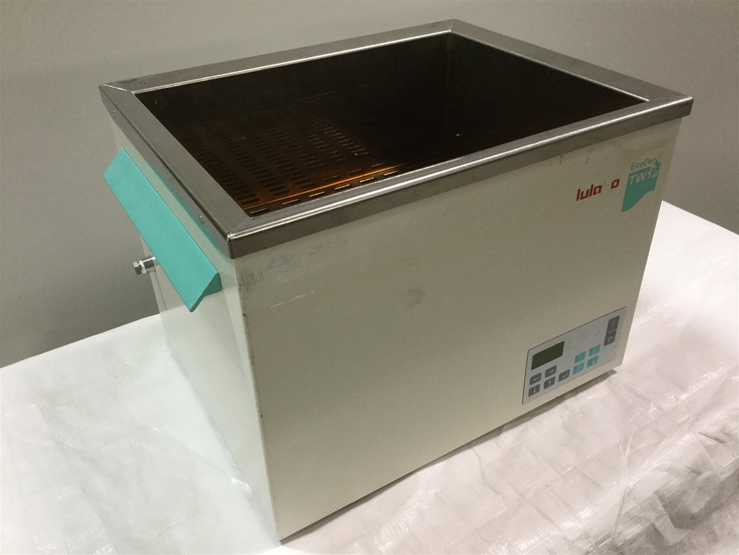 Used Julabo TW12 Heated Lab Water Bath PID Digital Control 99.9-C 12-Liters 115VAC-2