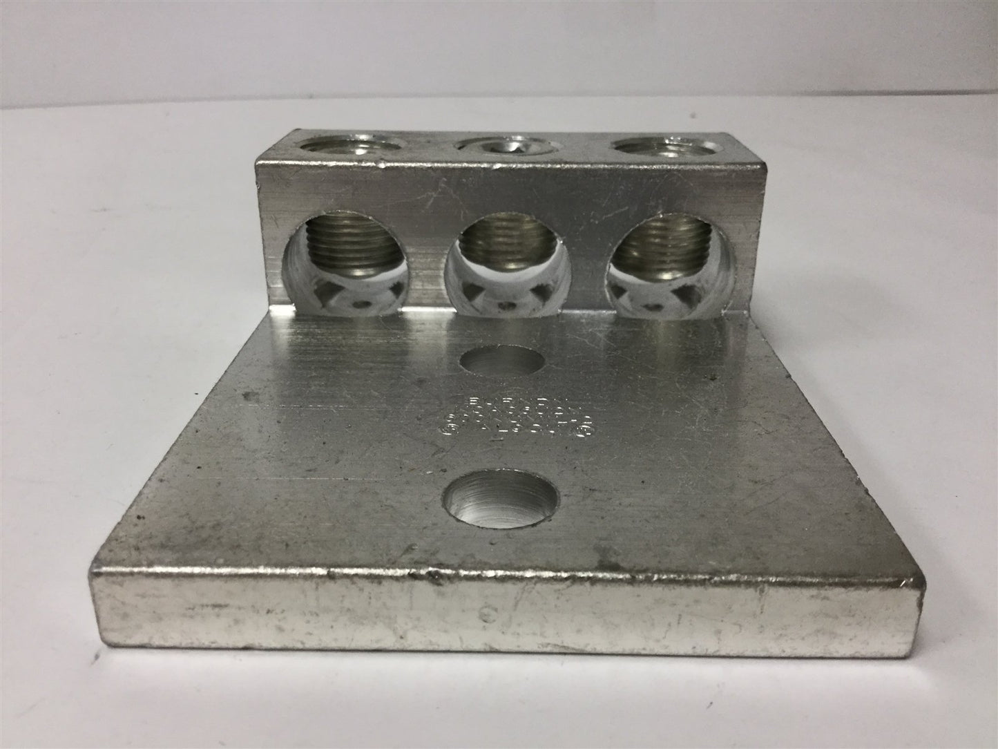 New Burndy K3A36U2N Three Conductor Lug, Wire Size: 2 AWG to 600 kcmil