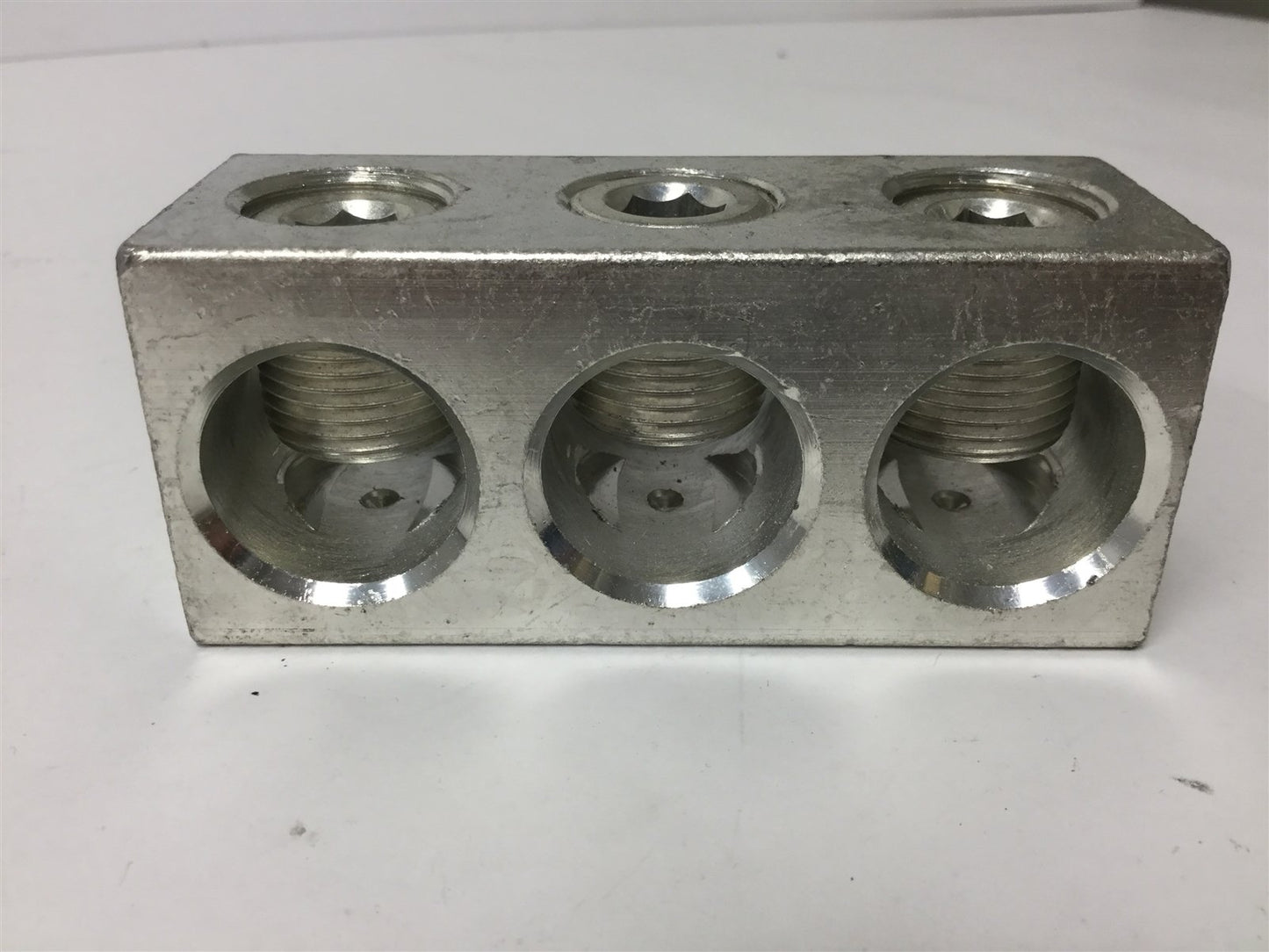 New Burndy K3A36U2N Three Conductor Lug, Wire Size: 2 AWG to 600 kcmil