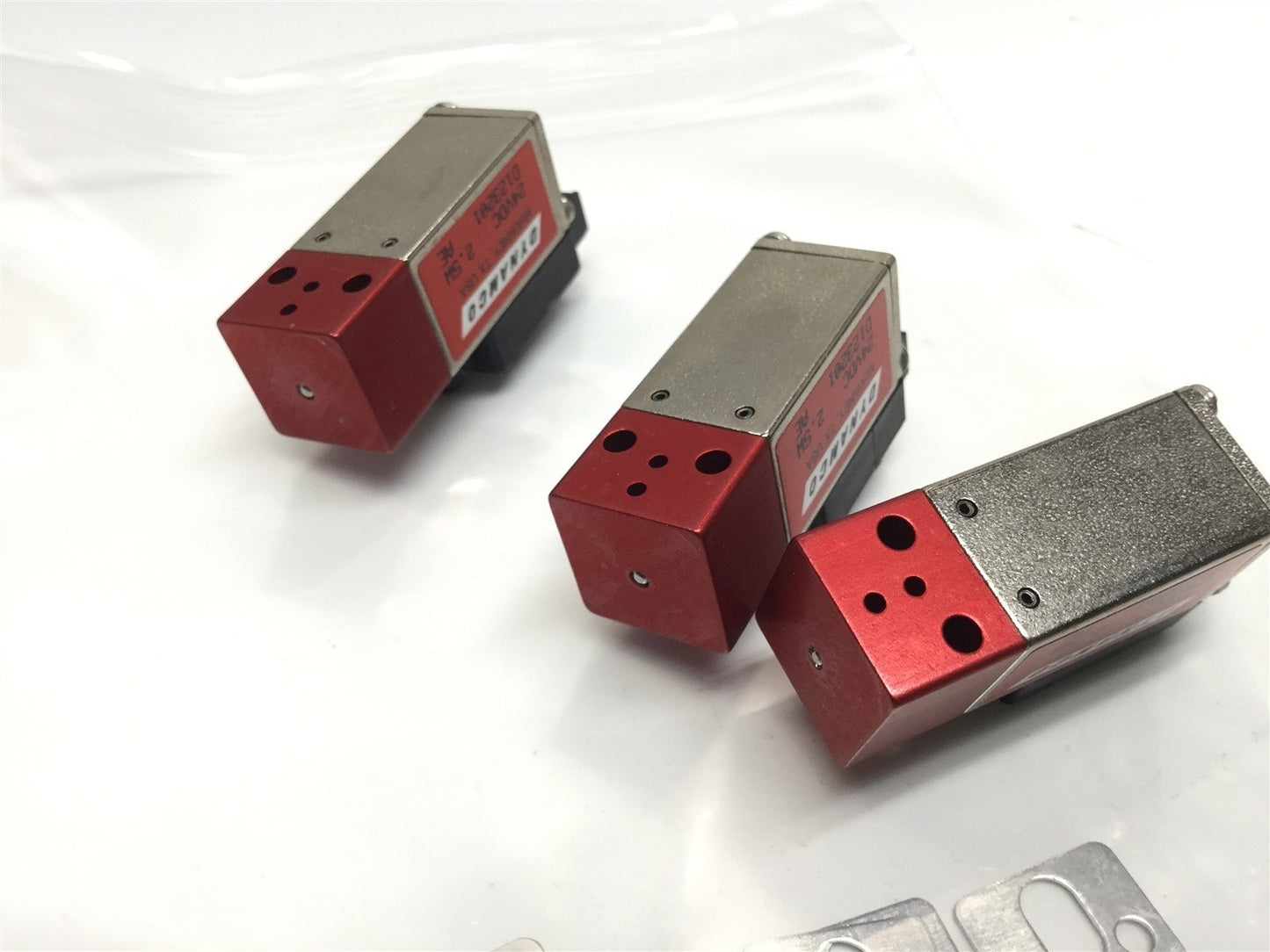 New – Open box Lot of 3 Dynamco D123201 Electric Solenoid Pneumatic Air Valve 3-Way 24VDC 2.5W