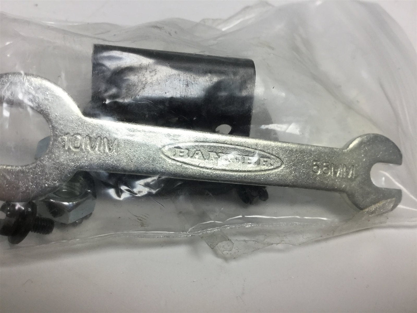 New Lot of 5 New Banner 48979 Mounting Hardware Kits, 10mm/5.5mm Wrench, 2 Mounts