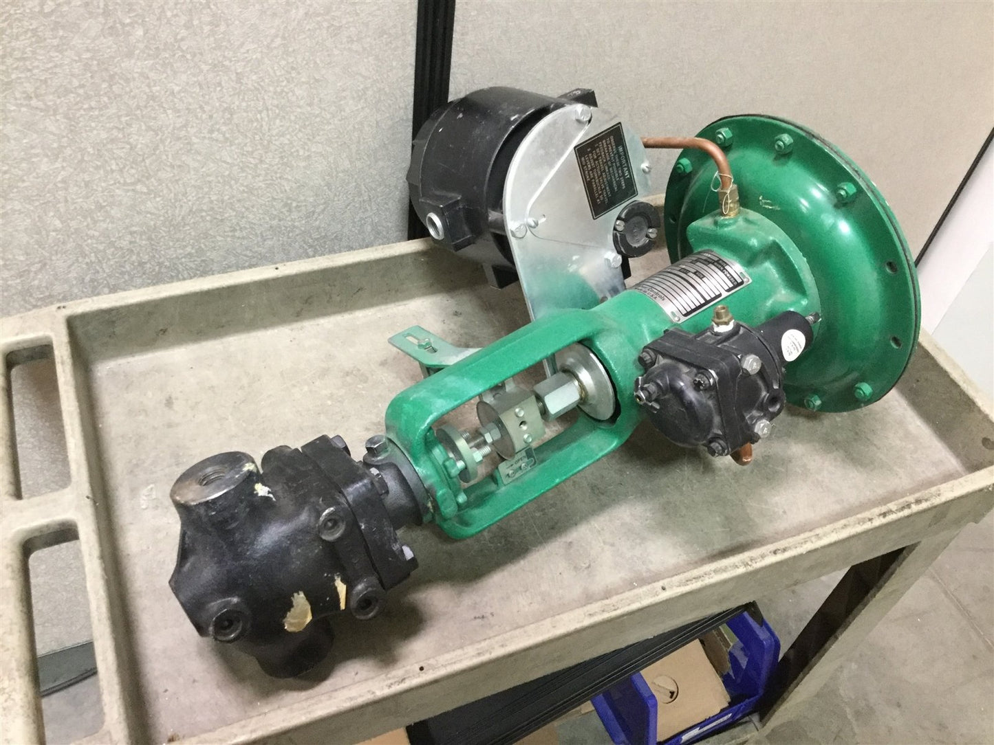 Used Fisher 667 Actuator with EZ Body and 3590 Electro-Pneumatic Positioner, 1/2" NPT
