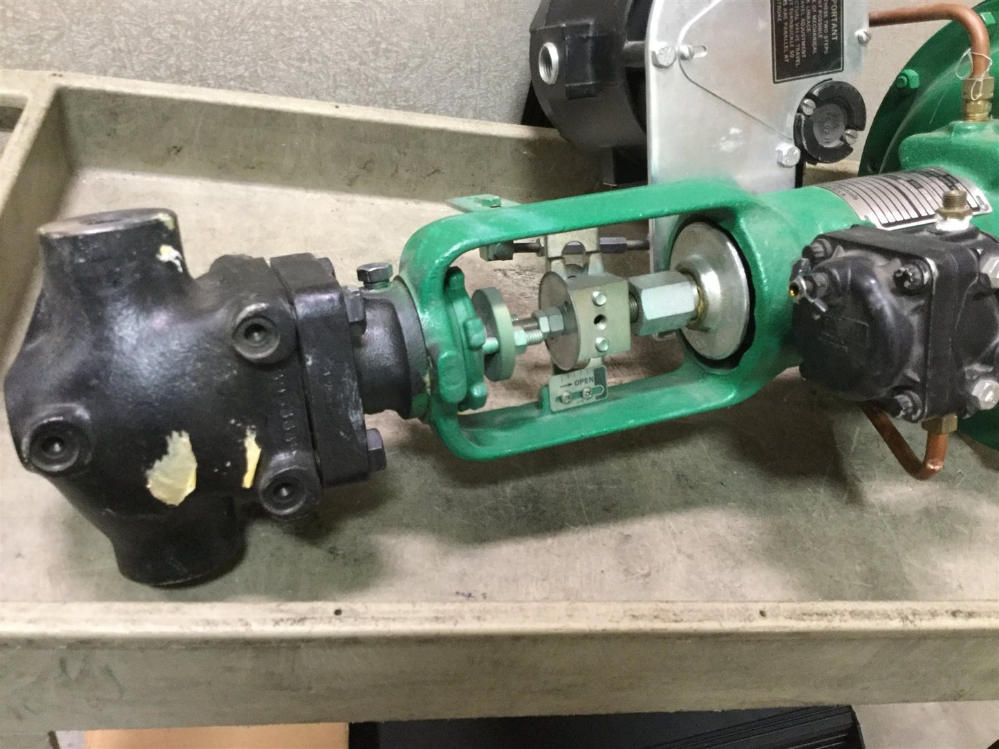 Used Fisher 667 Actuator with EZ Body and 3590 Electro-Pneumatic Positioner, 1/2" NPT