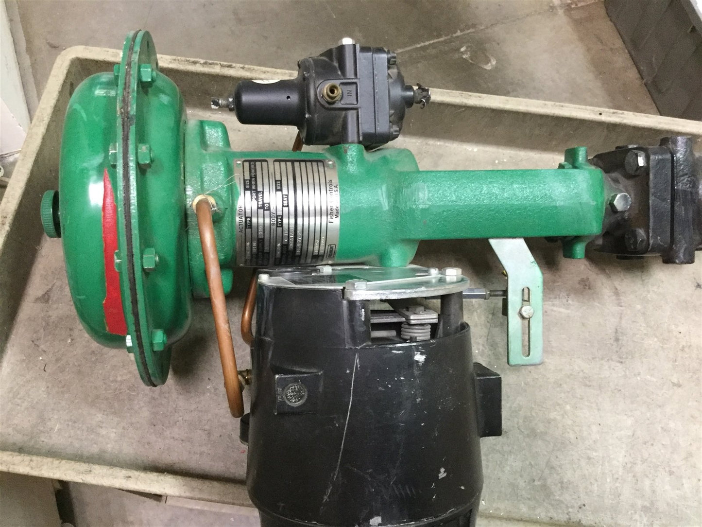 Used Fisher 667 Actuator with EZ Body and 3590 Electro-Pneumatic Positioner, 1/2" NPT
