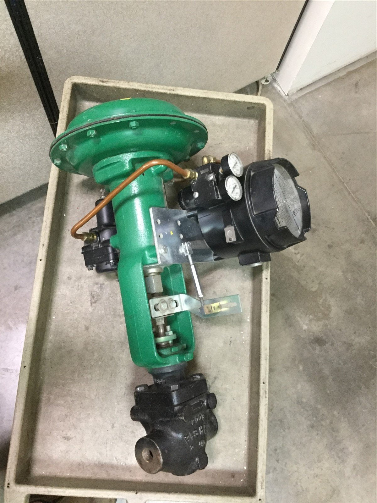 Used Fisher 667 Actuator with EZ Body and 3590 Electro-Pneumatic Positioner, 1/2" NPT