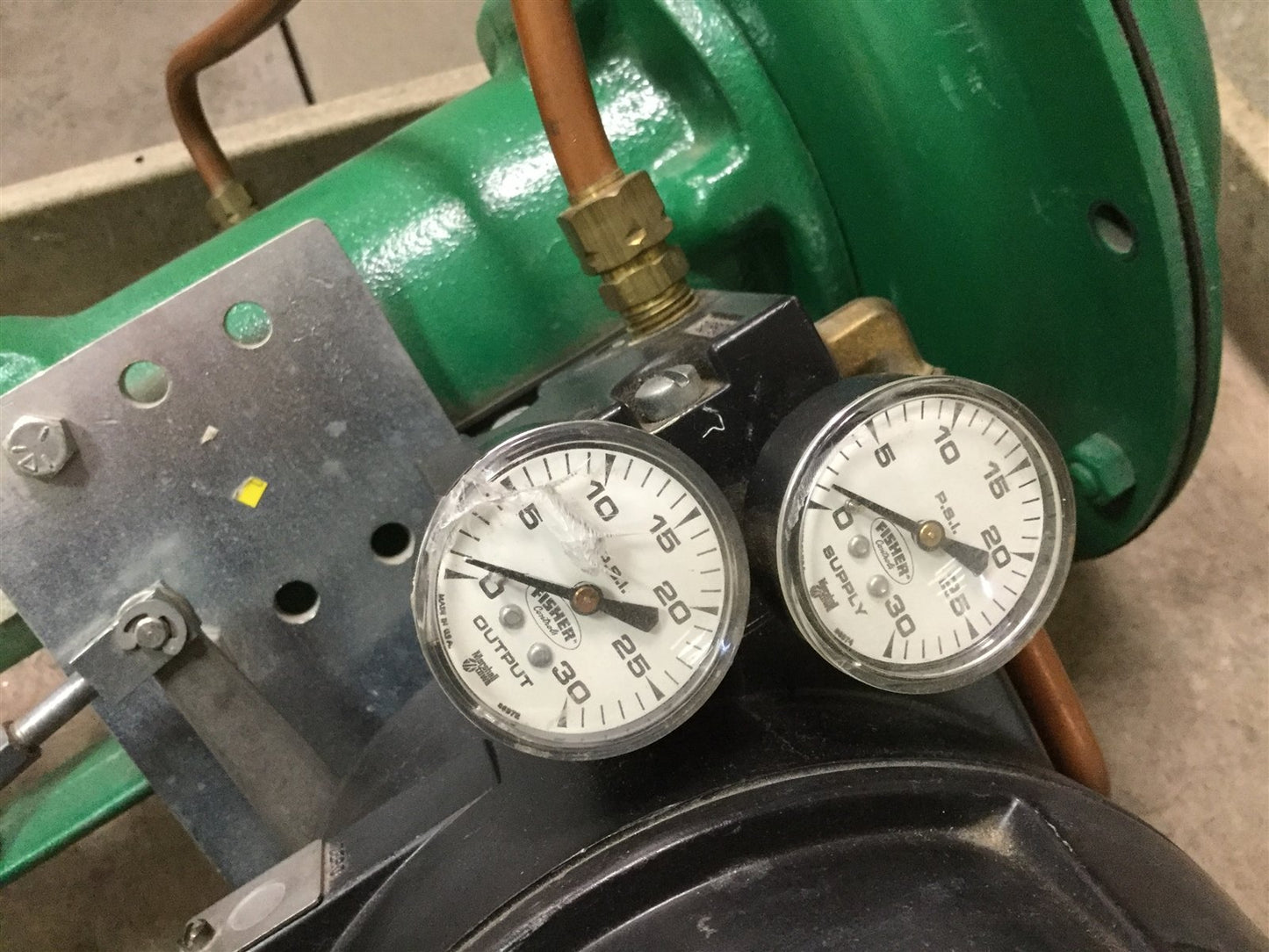 Used Fisher 667 Actuator with EZ Body and 3590 Electro-Pneumatic Positioner, 1/2" NPT