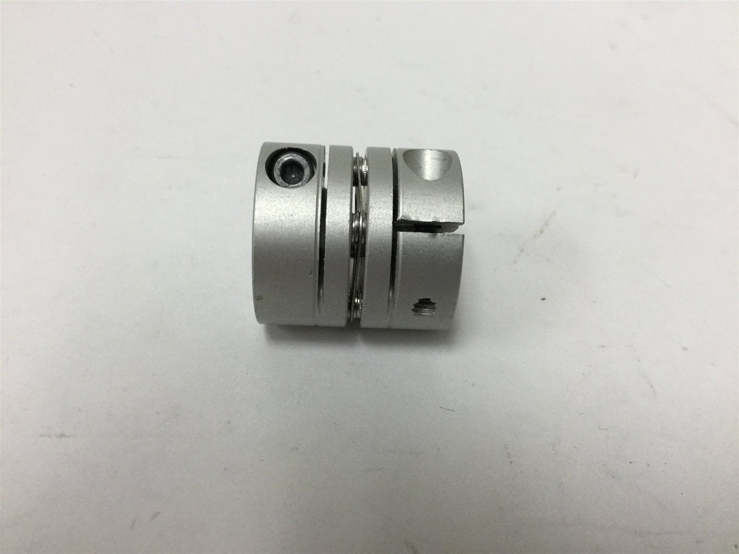 Used Shaft Coupling, Inside Dia: 5mm to 5mm, Outside Dia: 19mm, Length: 19.7mm