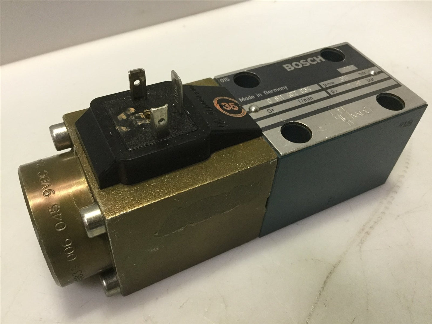 Used Bosch Hydraulic Valve Assembly 0 811 402 034 w/ Solenoid 0831 006 045 9VDC 2.45A