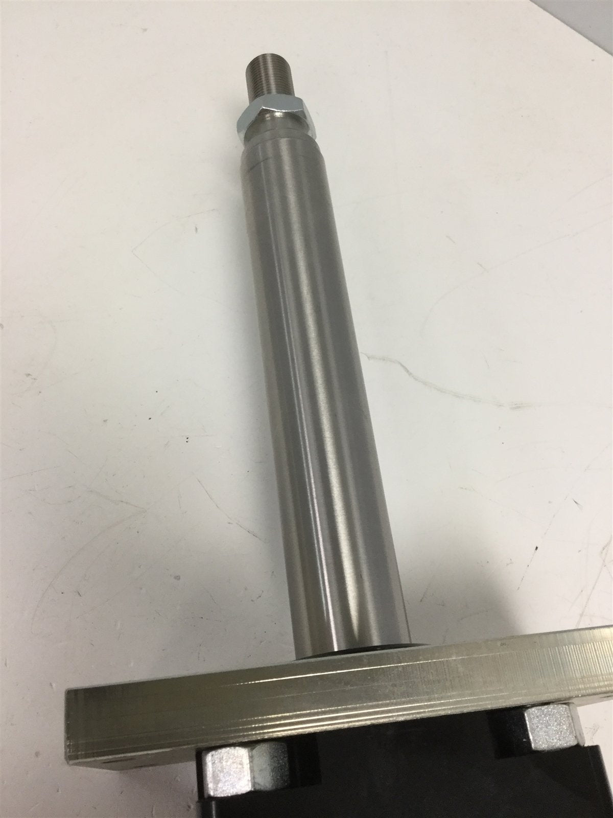 New Parker ET080B02 Mechanical Linear Actuator, Stroke: 300mm, Max: 0.6794 N-m