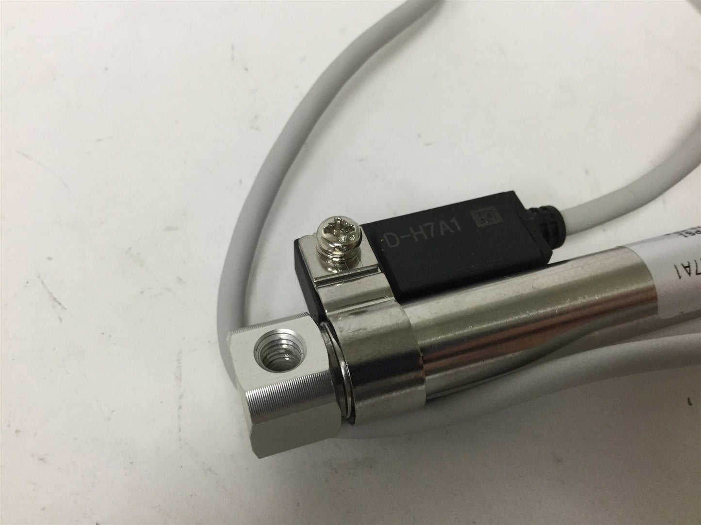 New SMC CDJ2B10-75-H7A1 Pneumatic Cylinder, Stroke: 75mm, Bore: 10mm, 2x D-H7A1