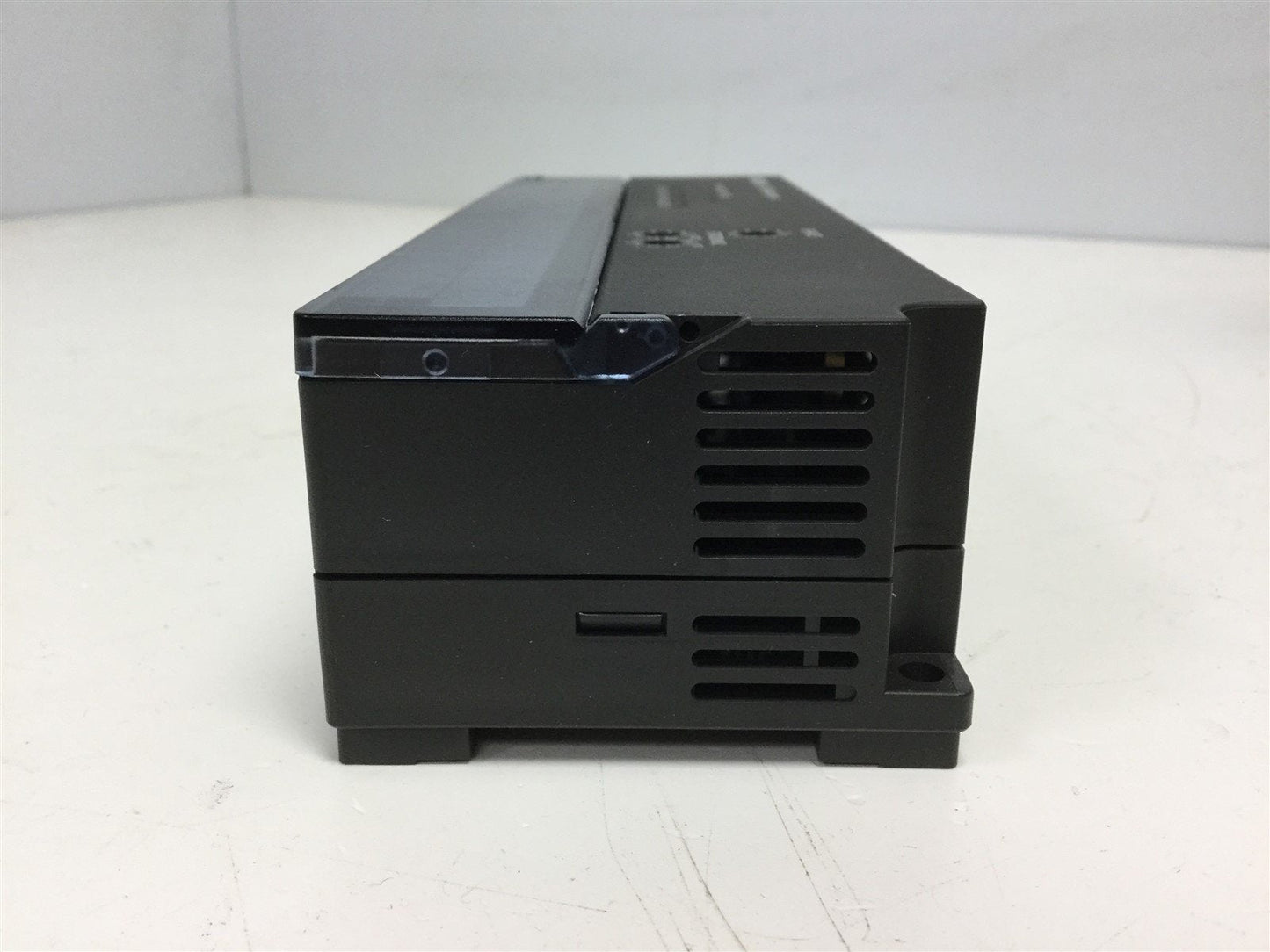 New Mitsubishi AJ65BTB2-16D CC-Link Remote Screw Terminal Block Inputs 16, 24VDC