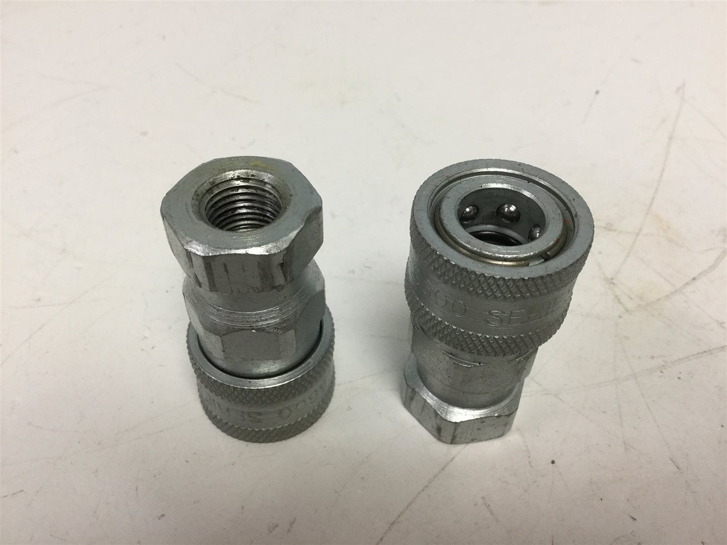 Used Lot of 2 Parker 6600 Series Quick Couplings Female, 1/4" NPT, 4000 PSI, 28GPM