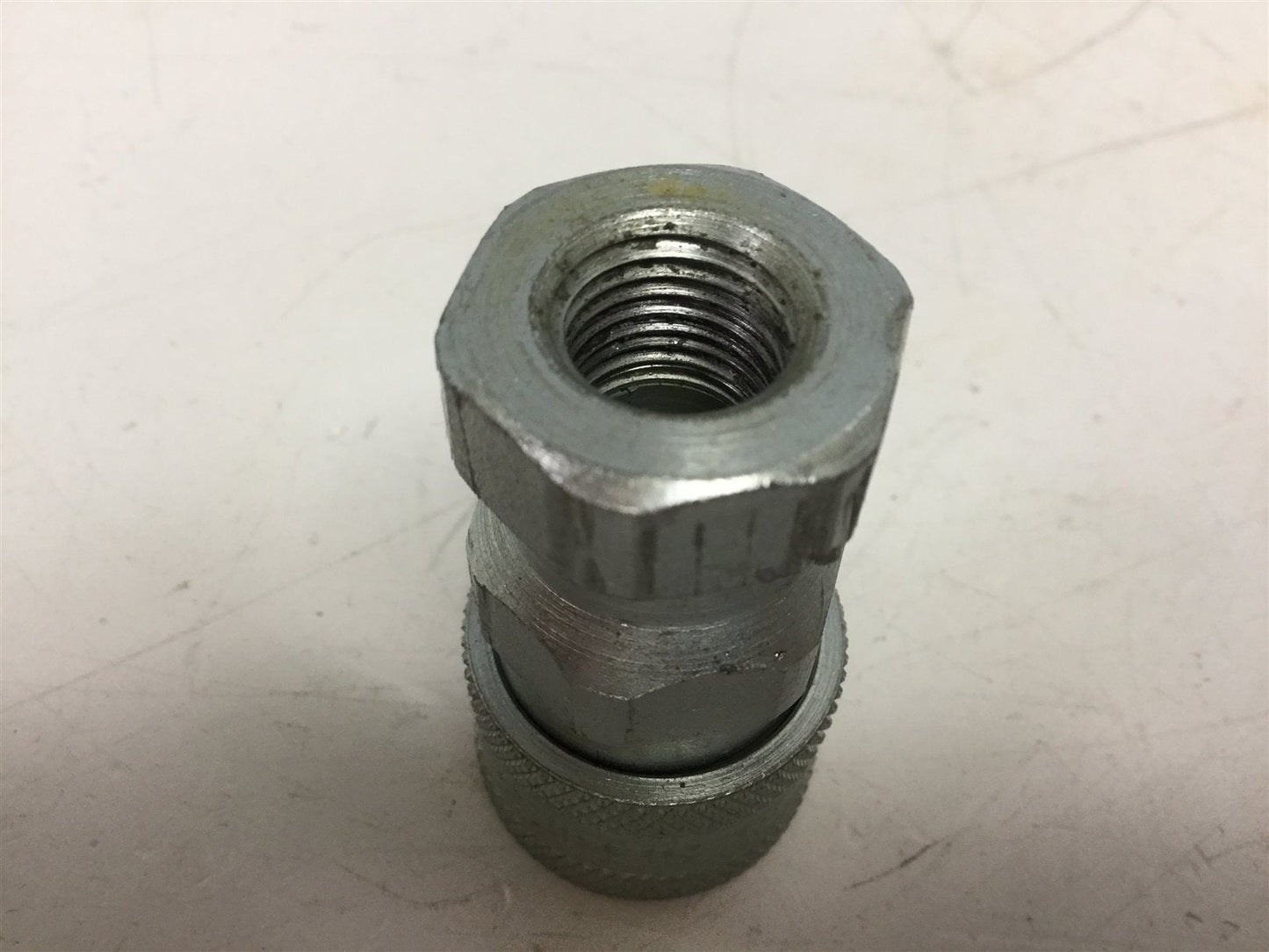 Used Lot of 2 Parker 6600 Series Quick Couplings Female, 1/4" NPT, 4000 PSI, 28GPM