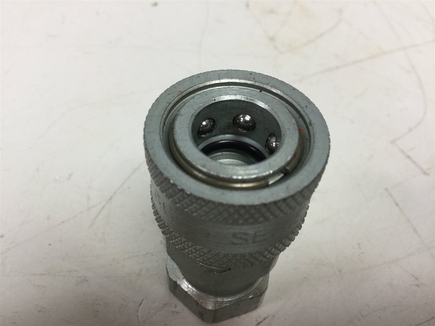 Used Lot of 2 Parker 6600 Series Quick Couplings Female, 1/4" NPT, 4000 PSI, 28GPM