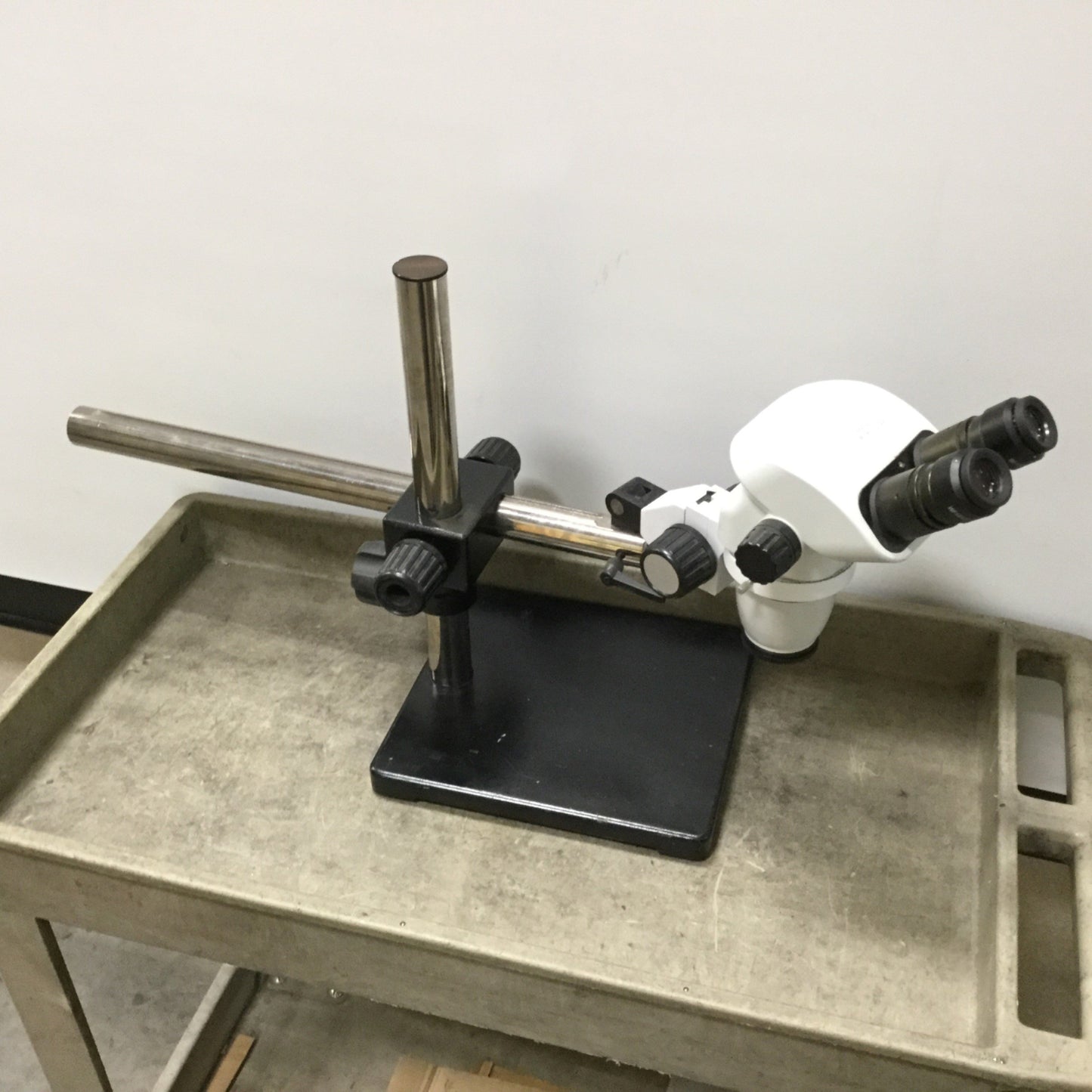 Used Scienscope SSZ-II Stereo Microscope Head With Stand, 0.67x to 4.5x, WF10X/22