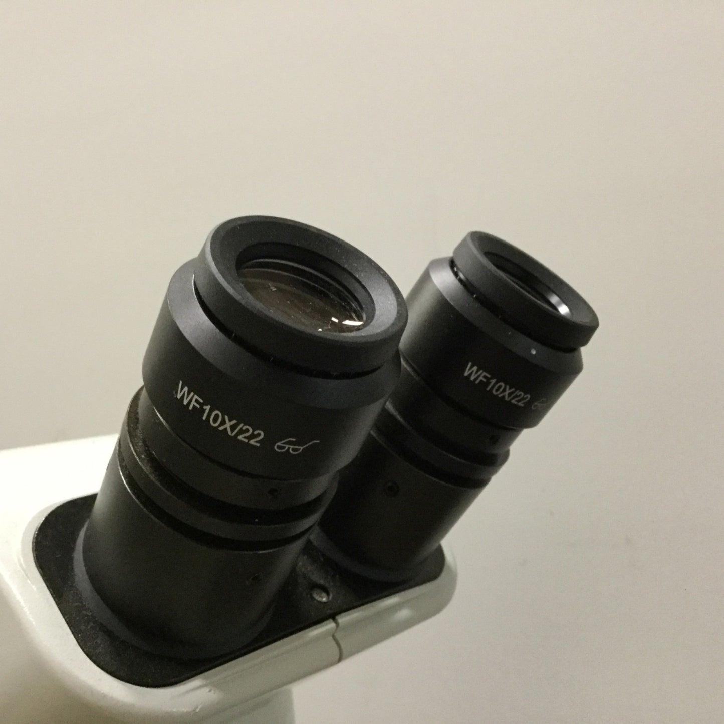 Used Scienscope SSZ-II Stereo Microscope Head With Stand, 0.67x to 4.5x, WF10X/22
