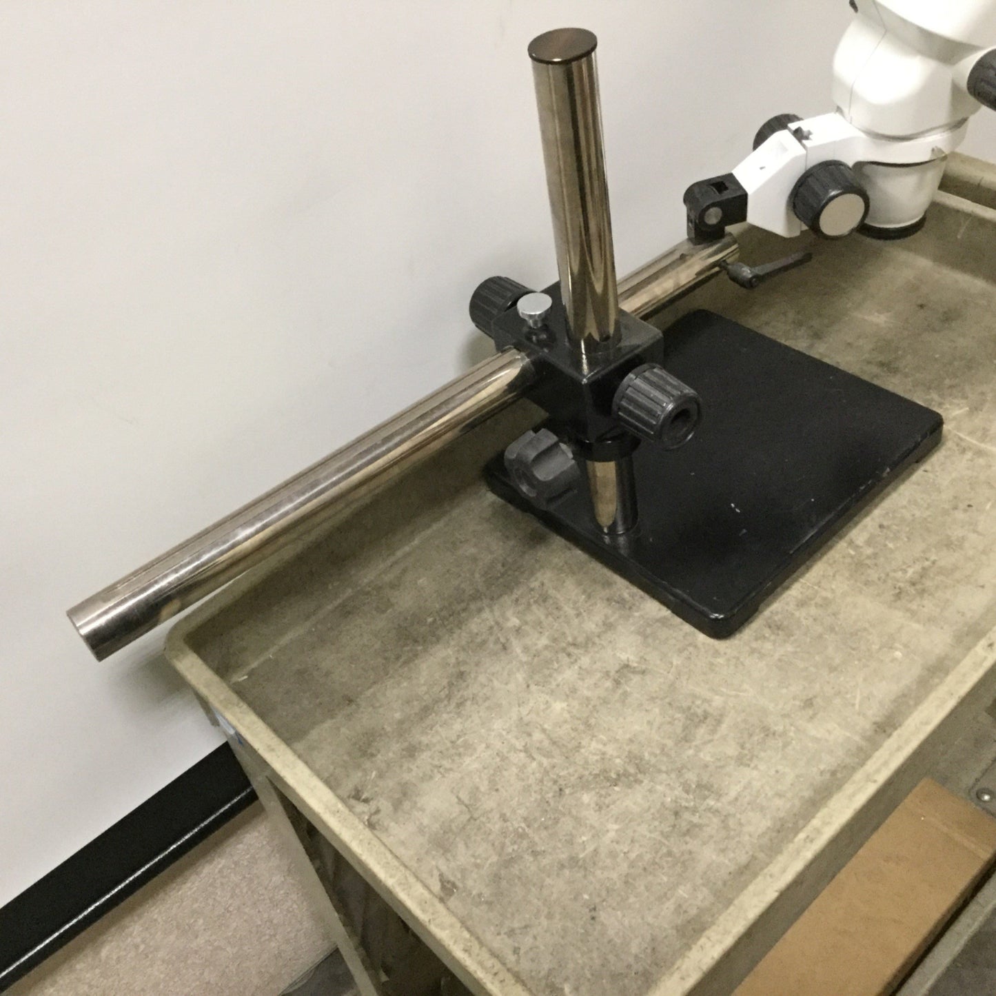 Used Scienscope SSZ-II Stereo Microscope Head With Stand, 0.67x to 4.5x, WF10X/22